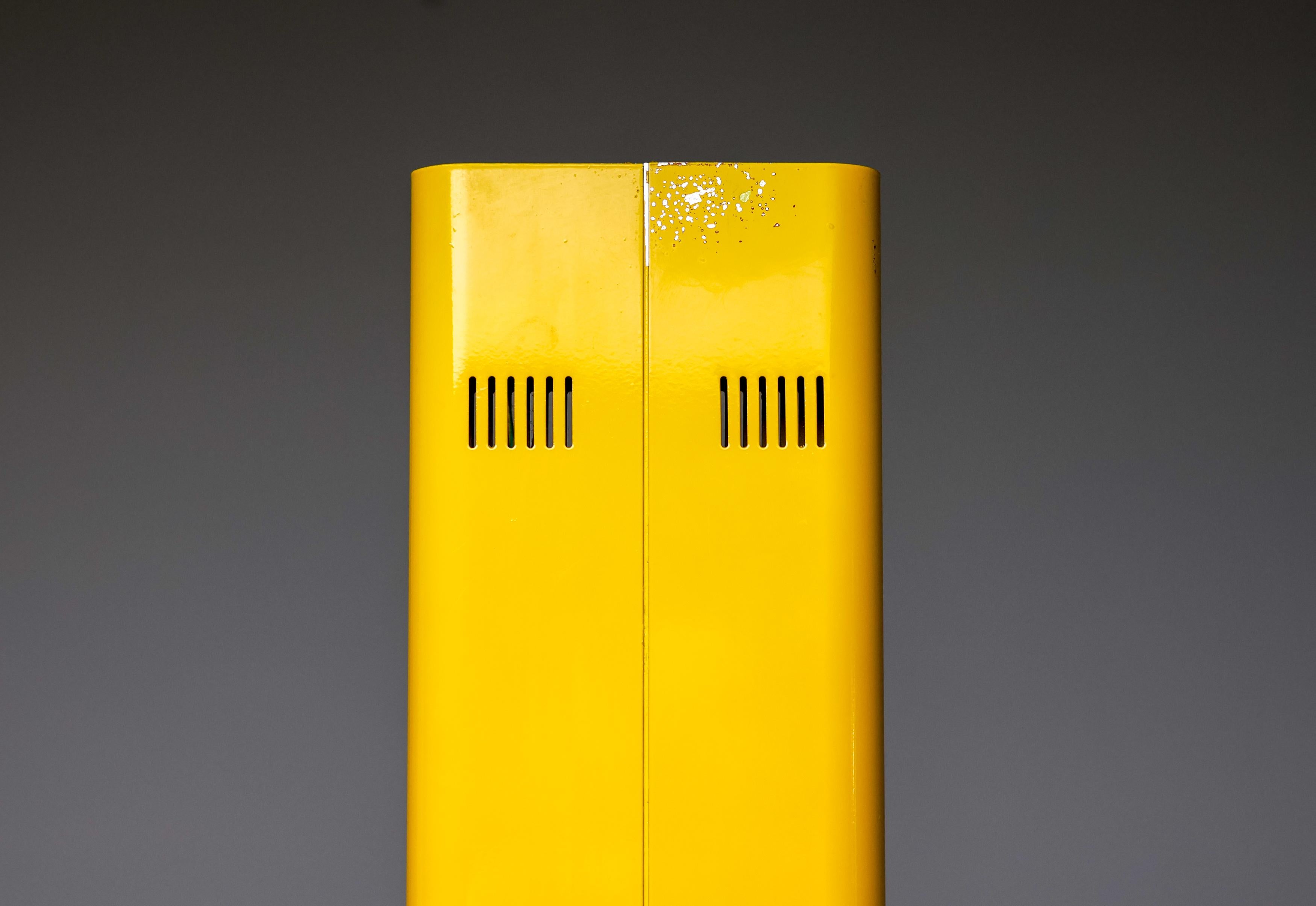 Lampadaire italien jaune vif de Gianfranco Frattini, années 1970 en vente 2