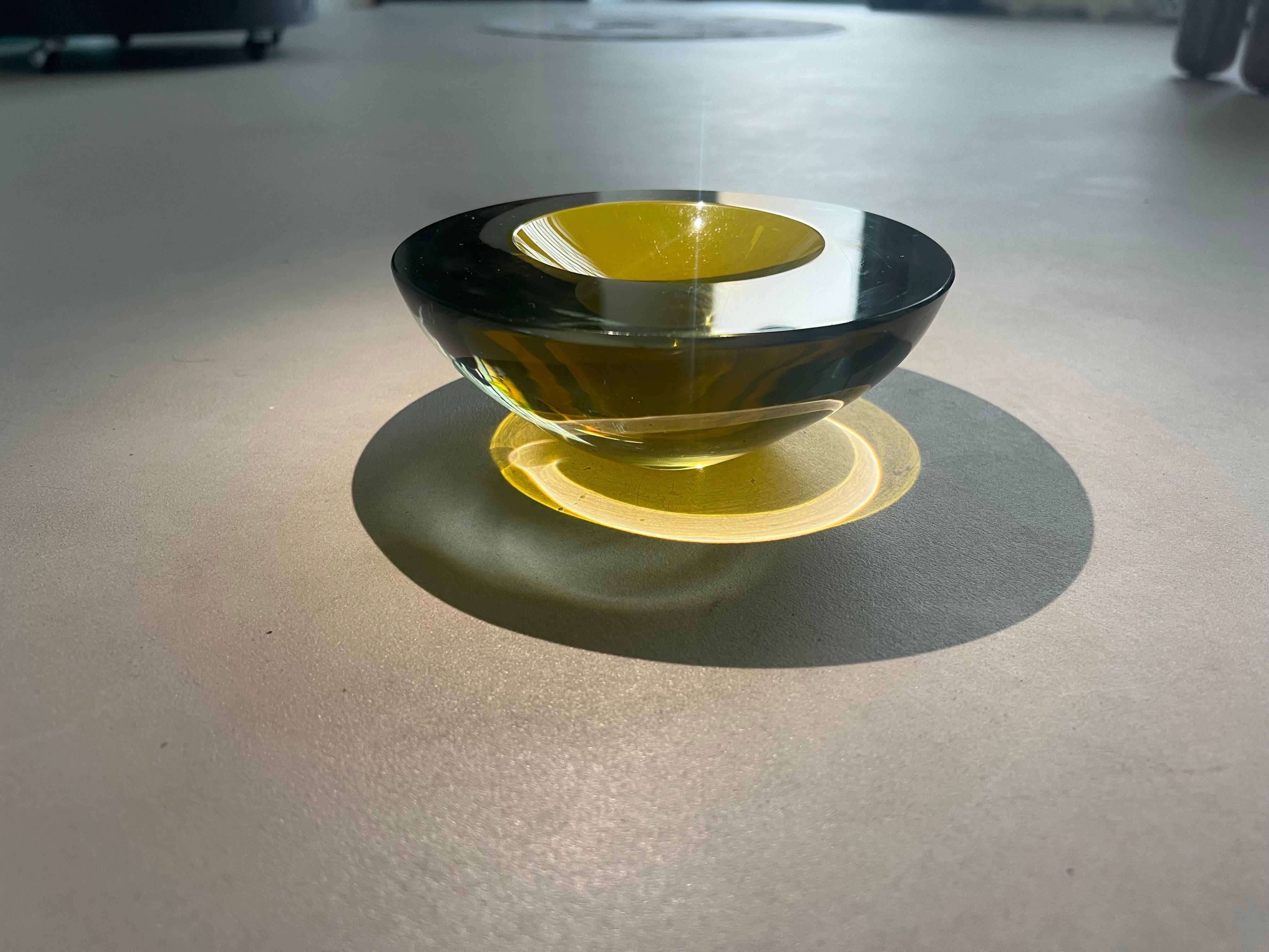 Verre Antonio da Ros pour Cenedese, pièce décorative jaune vif de Murano en vente