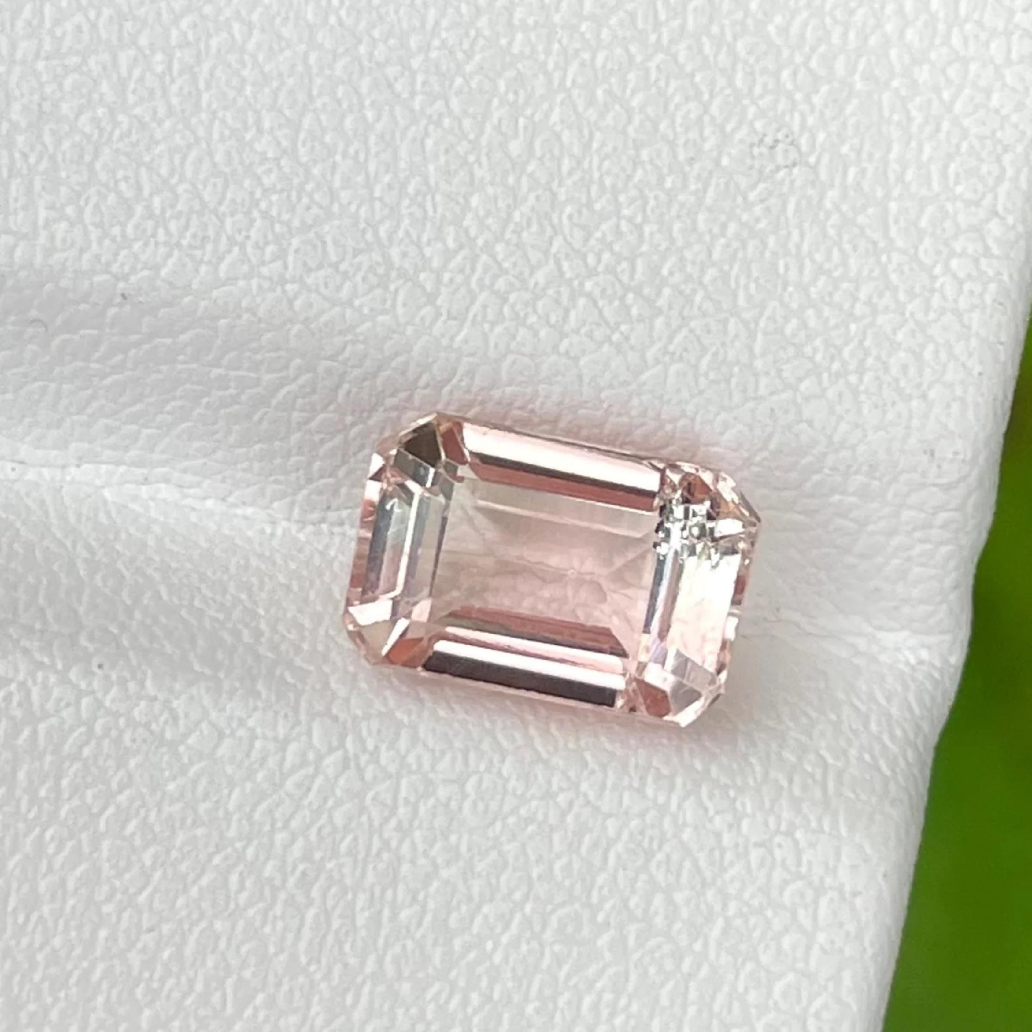 Tourmaline naturelle afghane de couleur pêche éclatante de 2,90 carats, taille émeraude Unisexe en vente