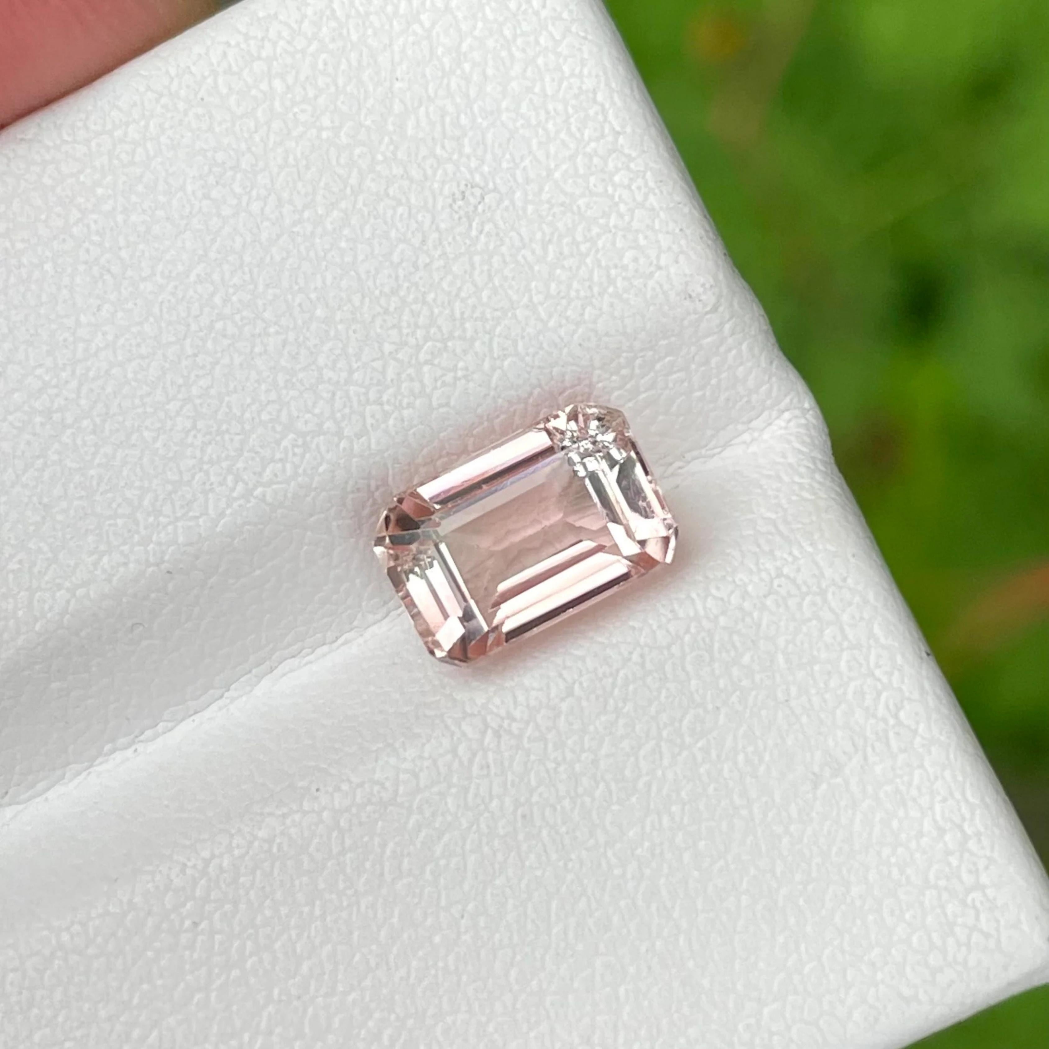 Tourmaline naturelle afghane de couleur pêche éclatante de 2,90 carats, taille émeraude en vente 1
