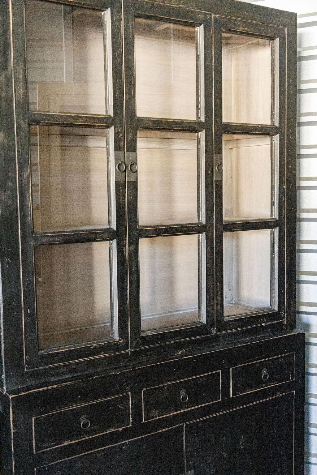 Brighton display cabinet In Good Condition For Sale In Franklin, TN