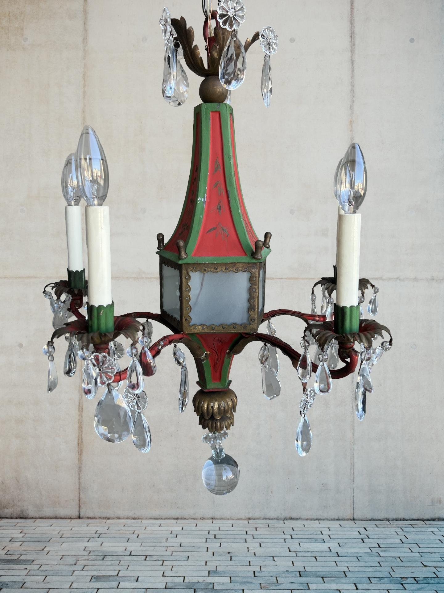 Brighton Pavilion Style Chinoiserie Decorated Tole & Crystal Chandelier In Good Condition For Sale In Atlanta, GA