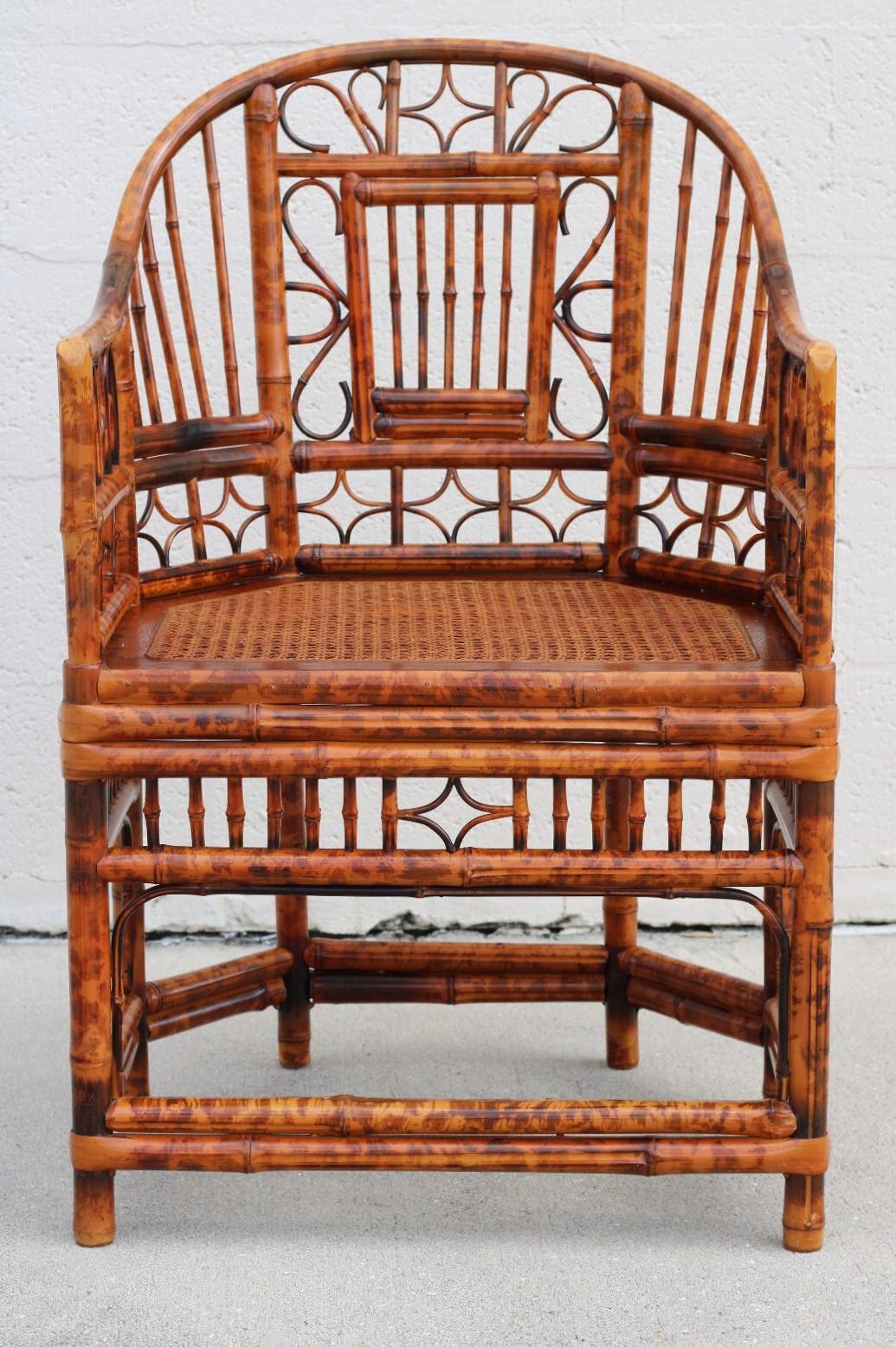 Pareja de sillones de caña de bambú y carey estilo Brighton Pavilion Chino en venta