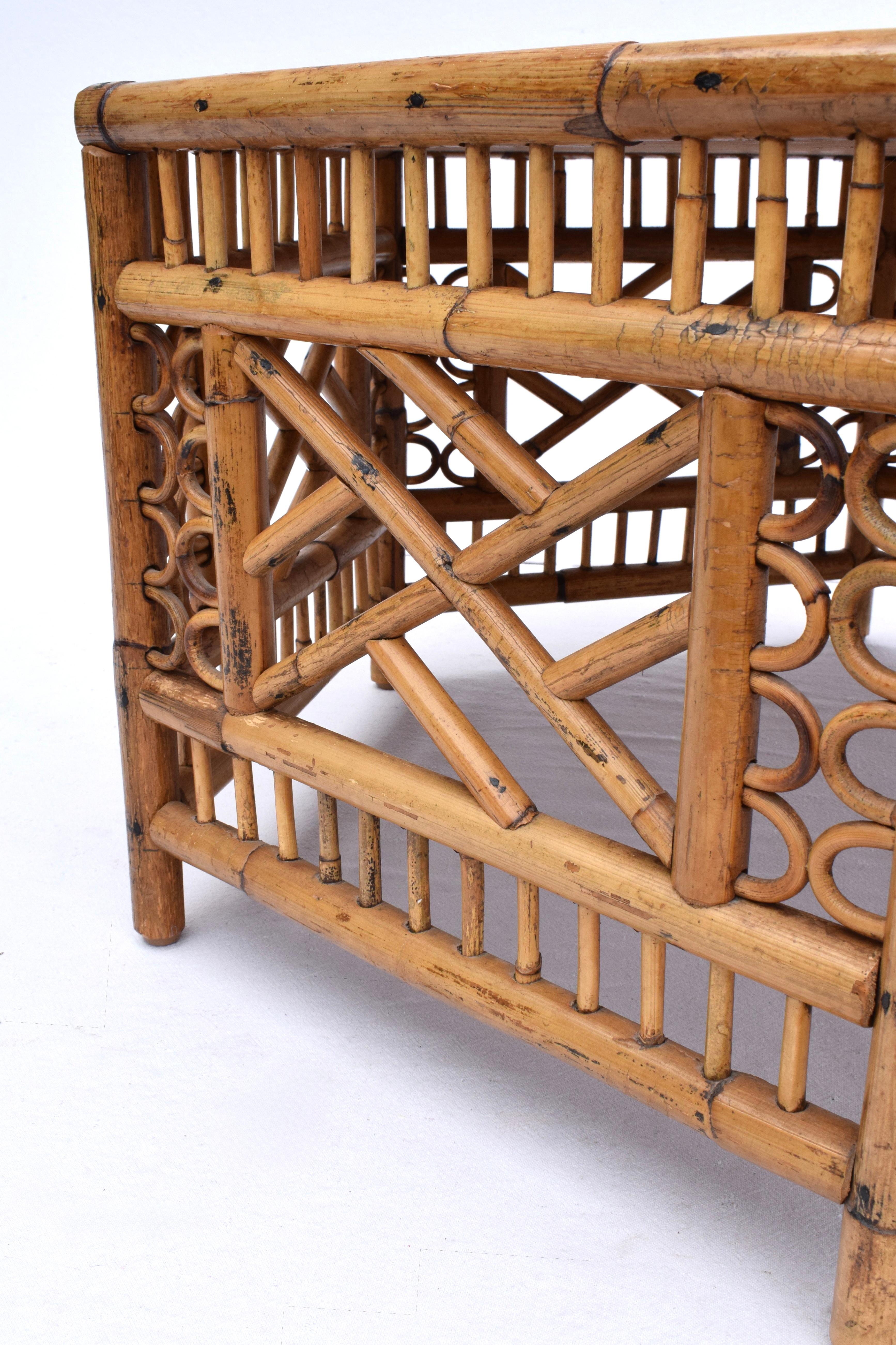 Brighton Pavillion Mesa de centro hexagonal de ratán y bambú Cocktail Tables en venta 2