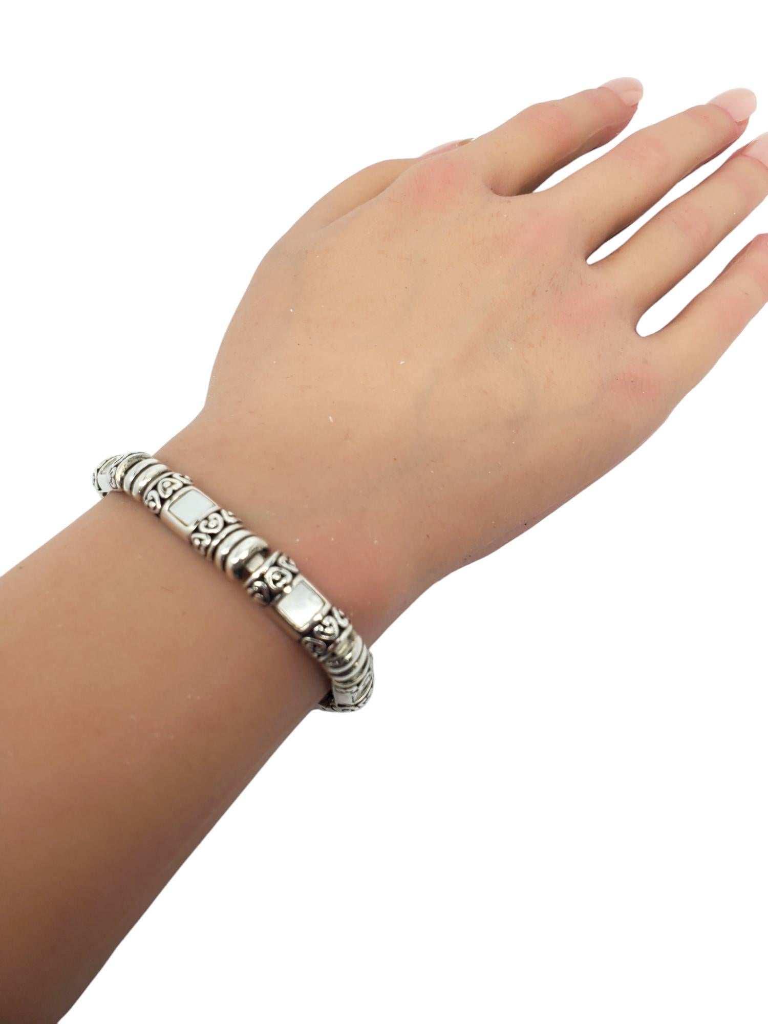 Brighton Sterling Silver Mother Of Pearl Panel Bracelet -

This lovely bracelet consists of repeating segments featuring square Mother Of Pearl inlaid stones surrounded by an intricate sterling silver design by Brighton.

Size: Fits up to 7