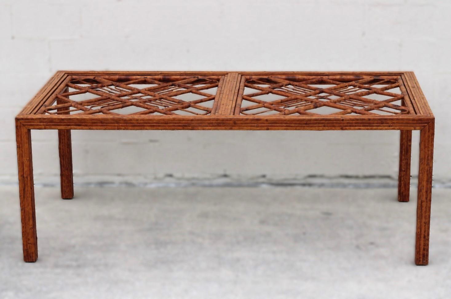 20ième siècle Table de salle à manger vintage de style Brighton en bambou et écailles de tortue en vente