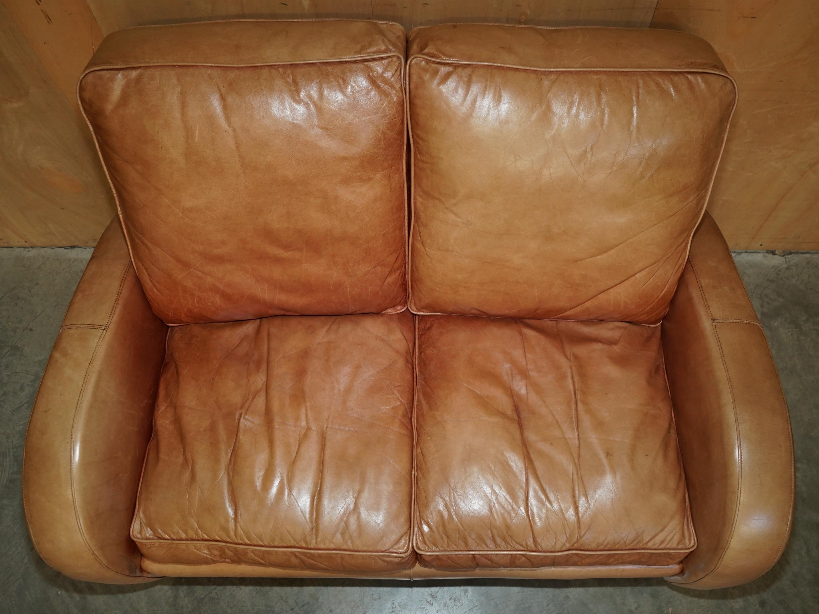 Brights of Nettlebed Braunes Kunstleder-Sofa & Paar Armlehnensofas Suite (20. Jahrhundert) im Angebot