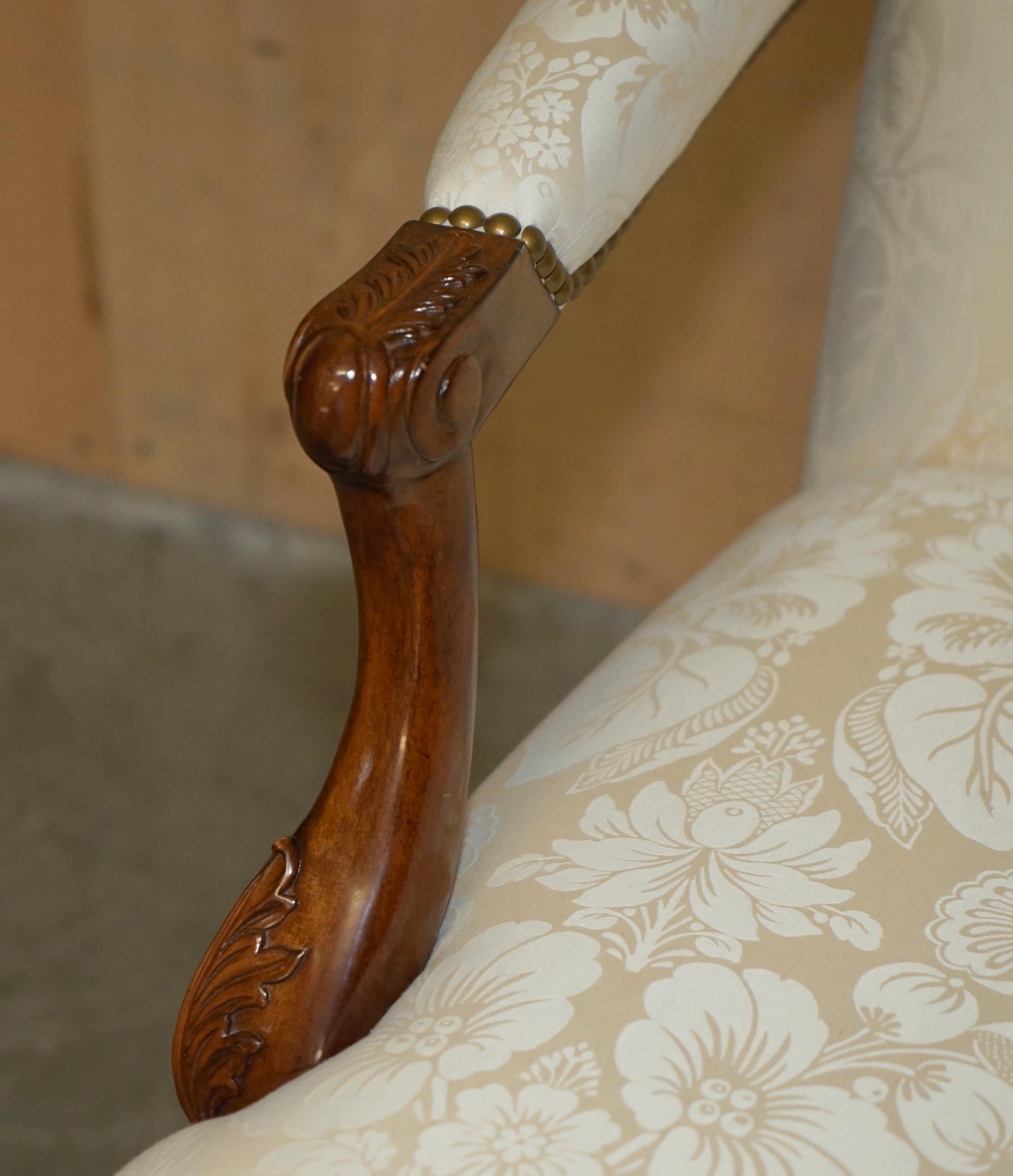 BRiGHTS OF NETTLEBED CARVED GAINSBOROUGH ARMCHAIR AFTER GILES GRENDEY 1693-1780 en vente 3