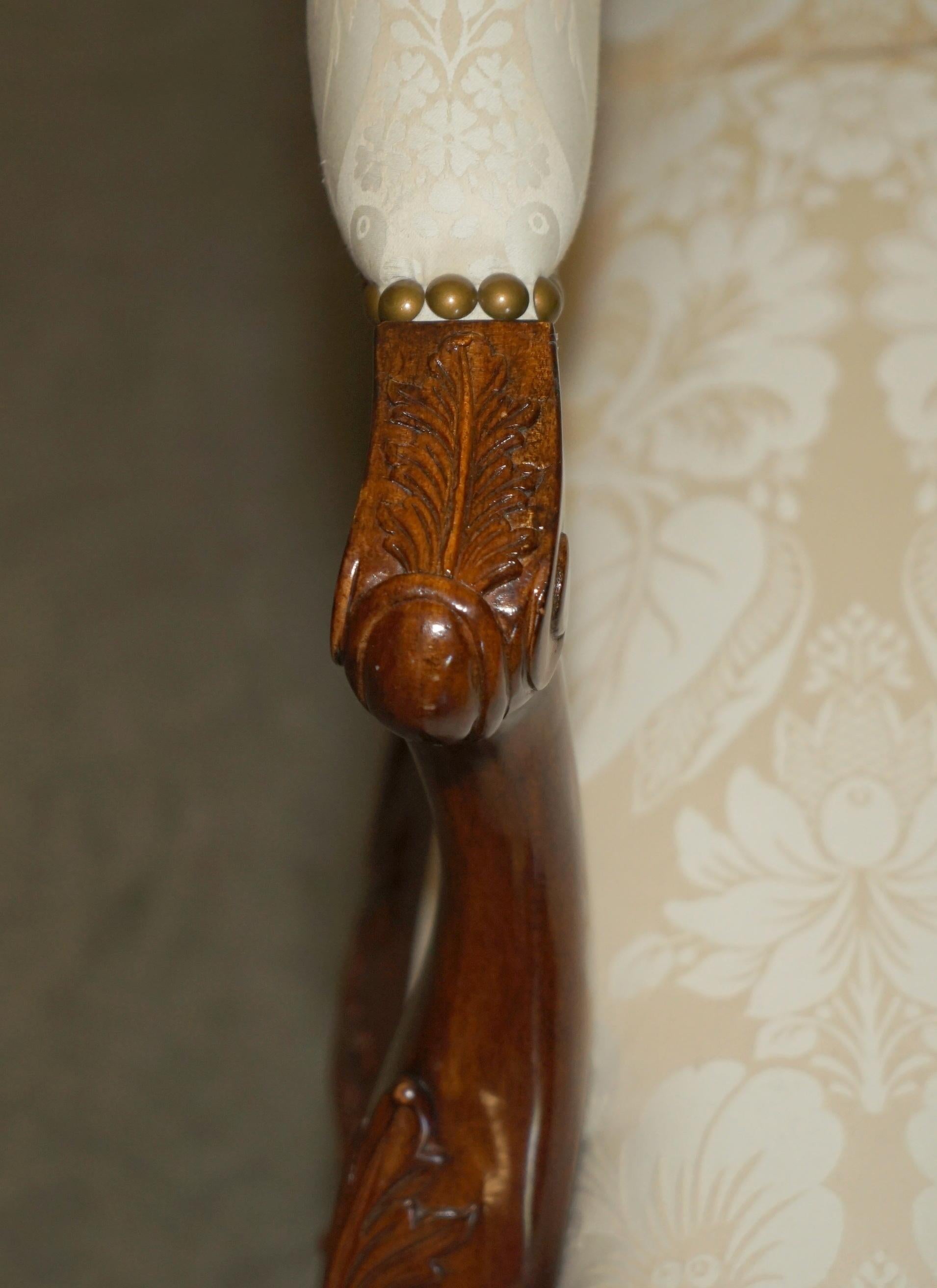 BRiGHTS OF NETTLEBED CARVED GAINSBOROUGH ARMCHAIR AFTER GILES GRENDEY 1693-1780 en vente 4