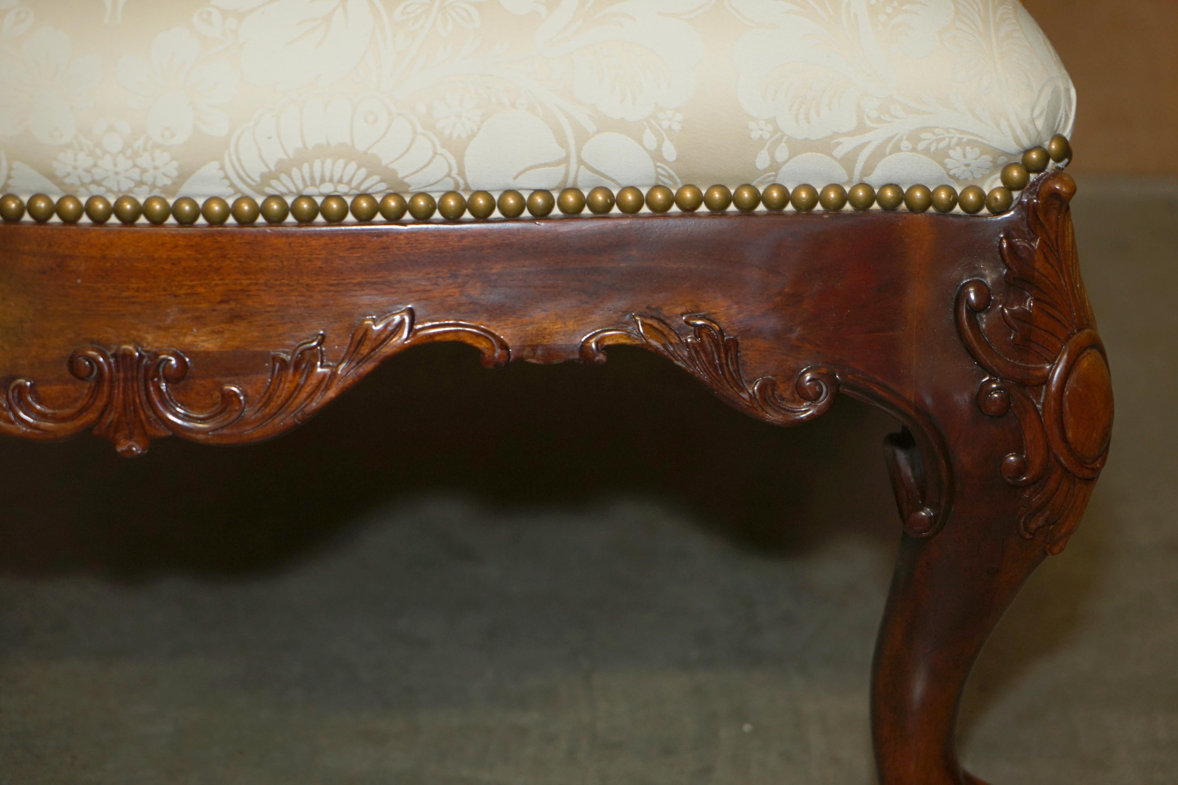 Tissu d'ameublement BRiGHTS OF NETTLEBED CARVED GAINSBOROUGH ARMCHAIR AFTER GILES GRENDEY 1693-1780 en vente