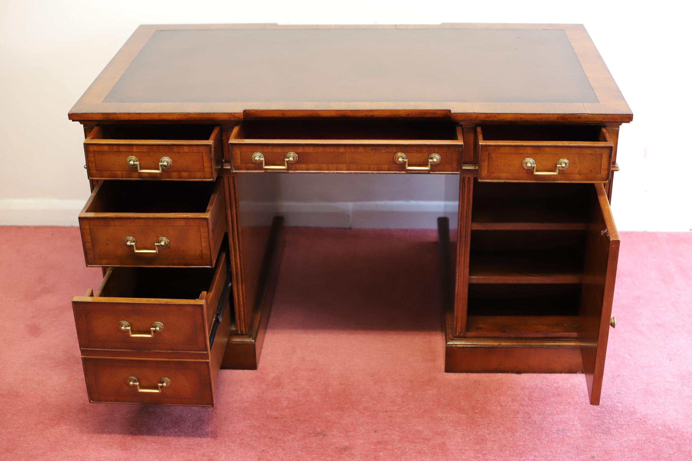 Brights of Nettlebed, Stunning Double Side  Pedestal Desk For Sale 3