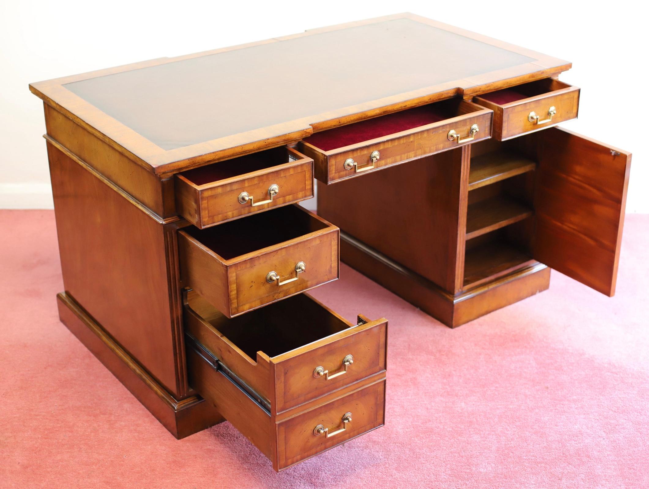 Brights of Nettlebed, Stunning Double Side  Pedestal Desk For Sale 4