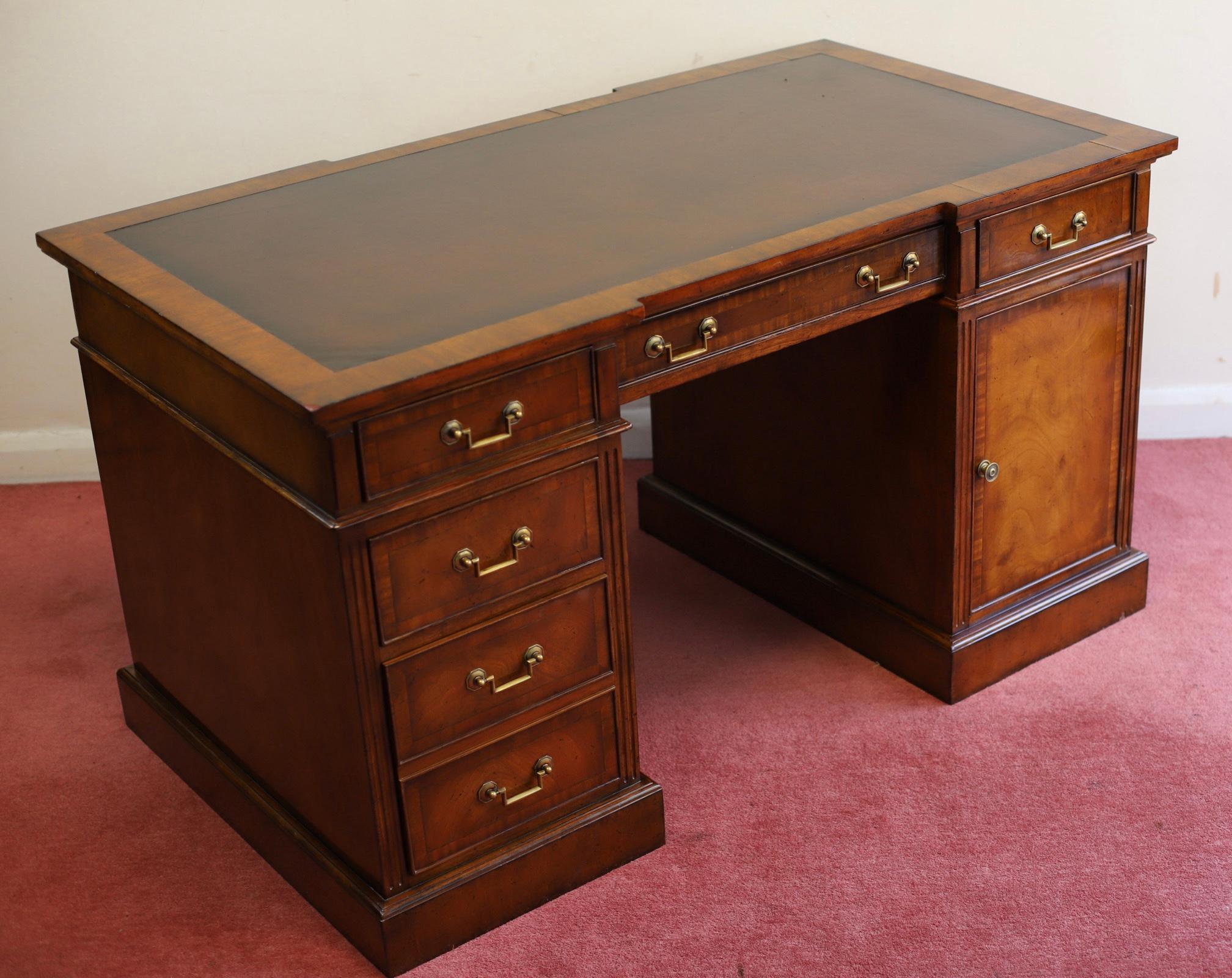 Brights of Nettlebed, Stunning Double Side  Pedestal Desk For Sale 9