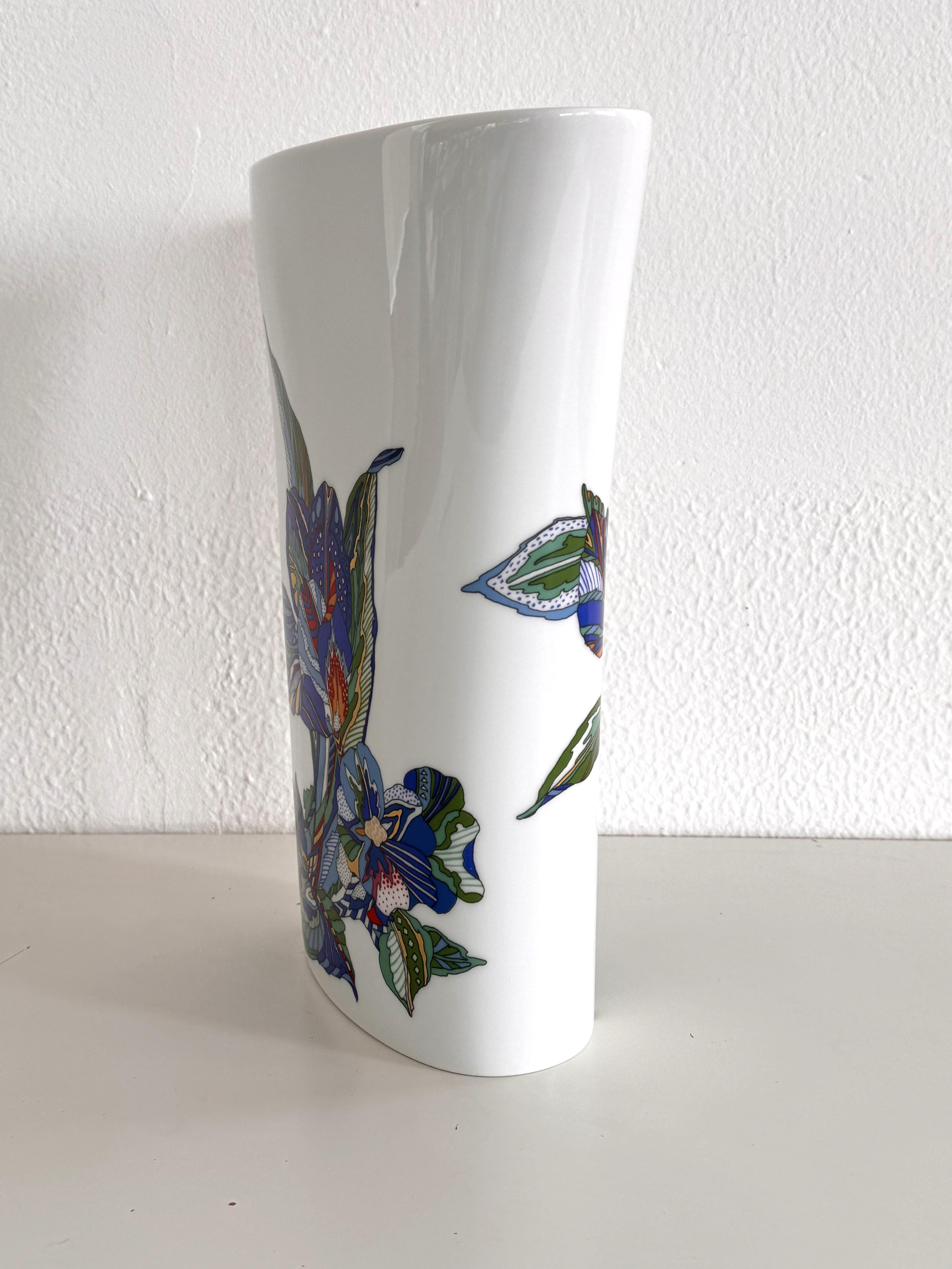 Brigitte Doege for Rosenthal Large Porcelain Flower Vase, 1990s In Excellent Condition For Sale In Morazzone, Varese
