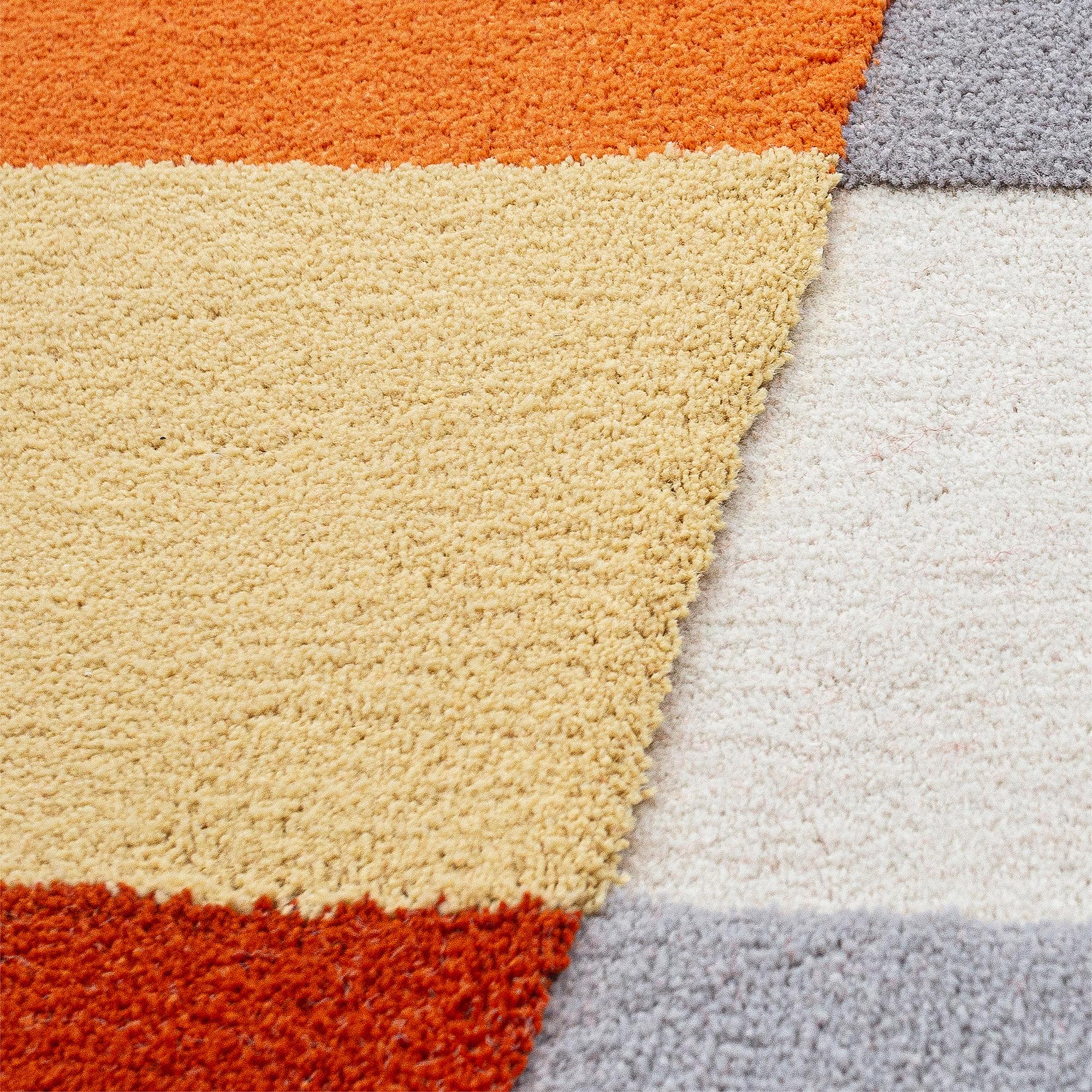 Teppich aus der Kollektion Geometrie der Begegnungen, die anschaulich zeigt, wie Begegnungen unser Leben verändern. Teppich mit unterschiedlichen Höhen und handgefertigt aus 100% recycelbaren Materialien