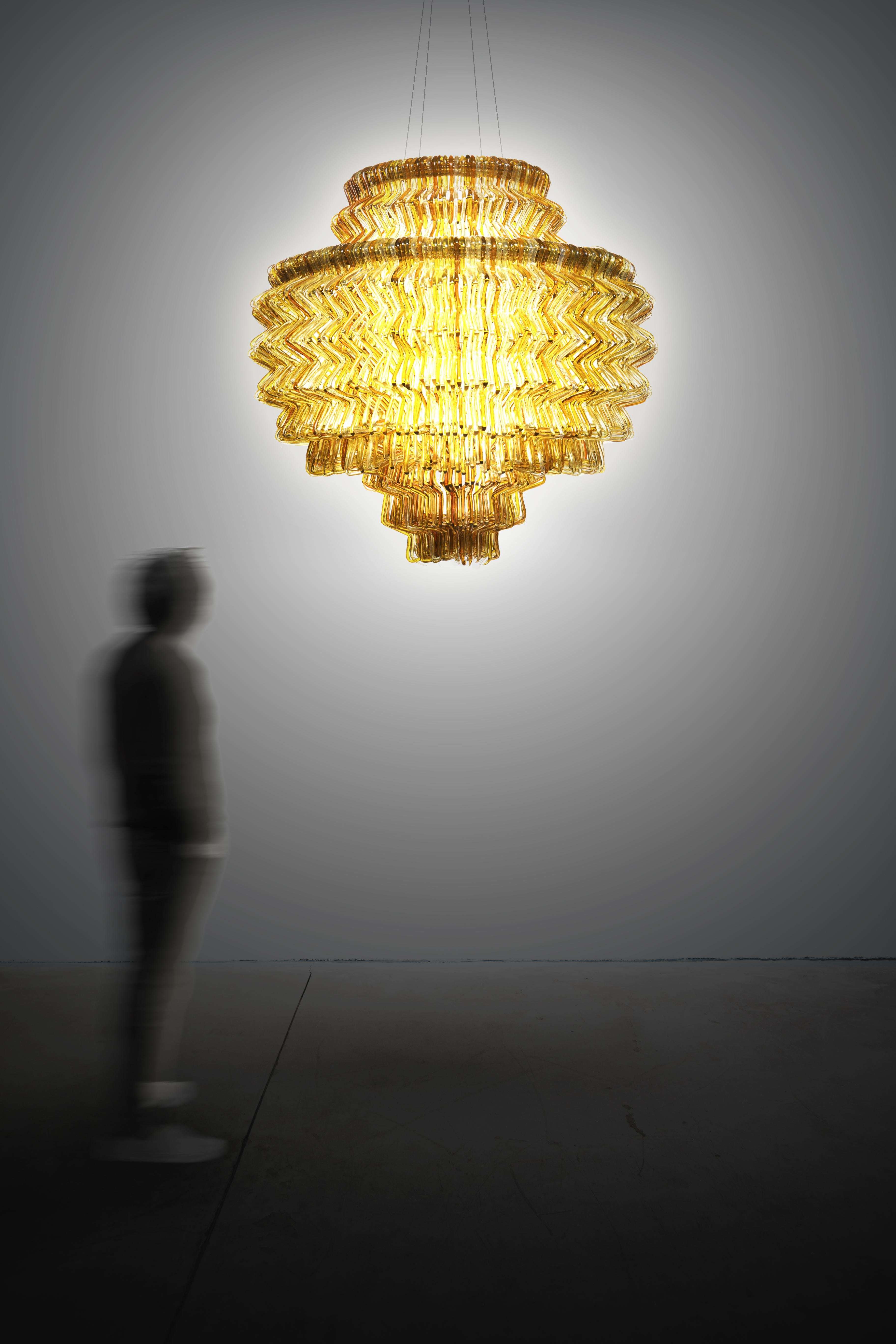 Lustre Brilli en résine dorée de Jacopo Foggini Neuf - En vente à New York, NY