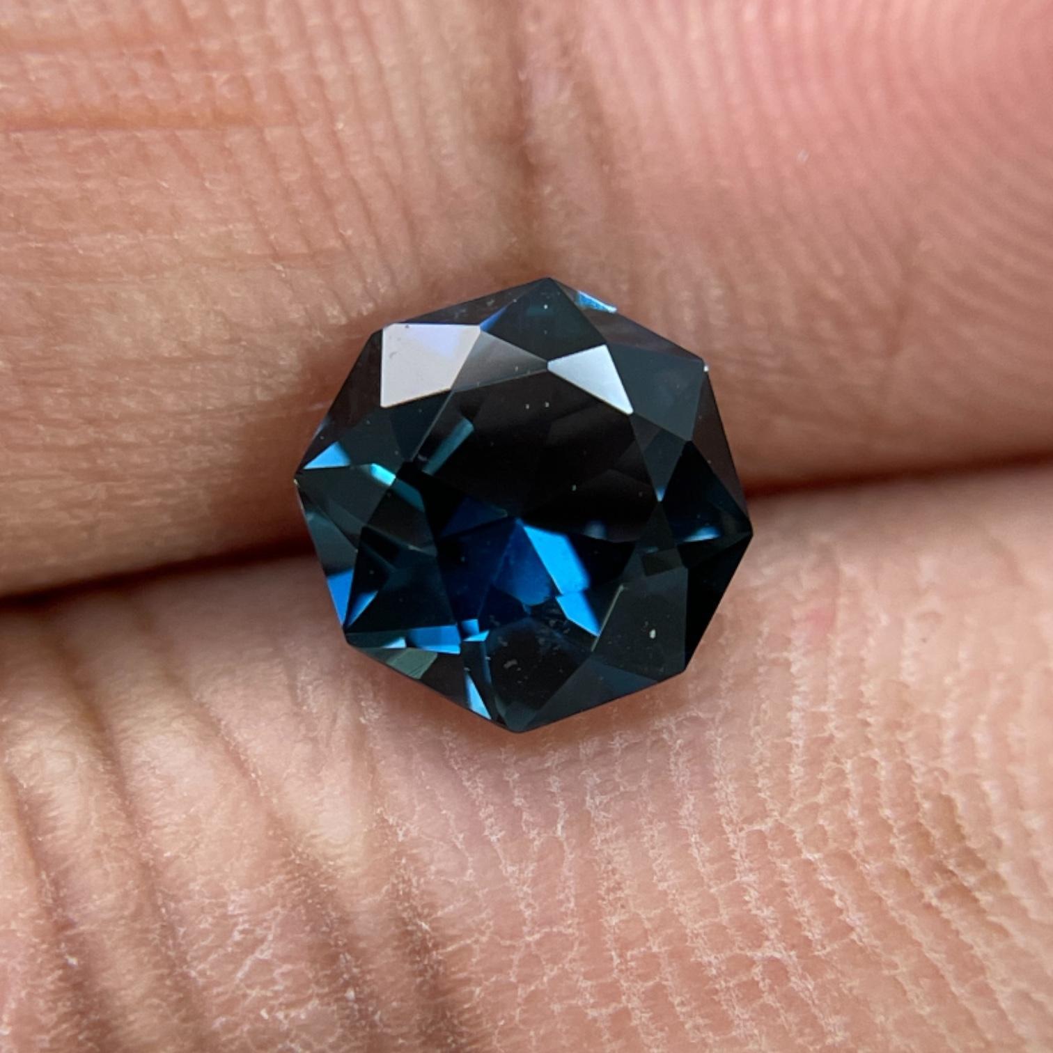 Brilliance in Blau: 2,22 Karat achteckiger blauer Topas im Zustand „Hervorragend“ im Angebot in New York, NY