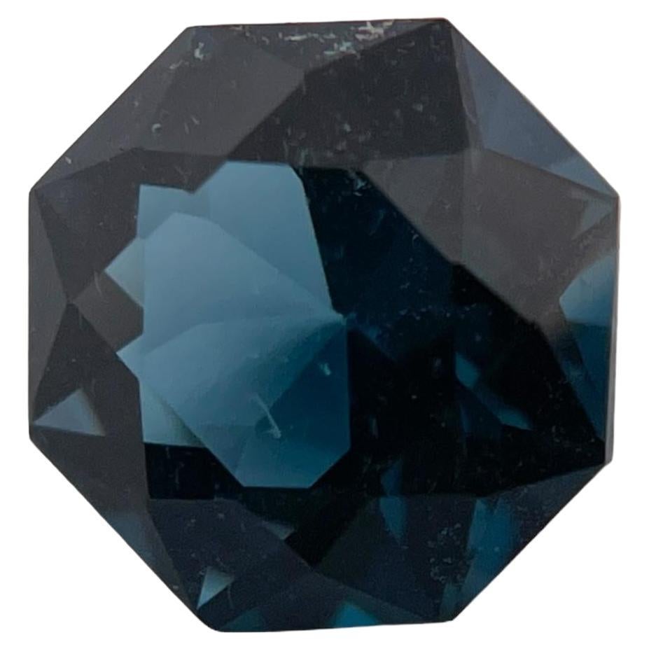 Brillantezza in blu: Topazio blu ottagonale da 2,22 carati