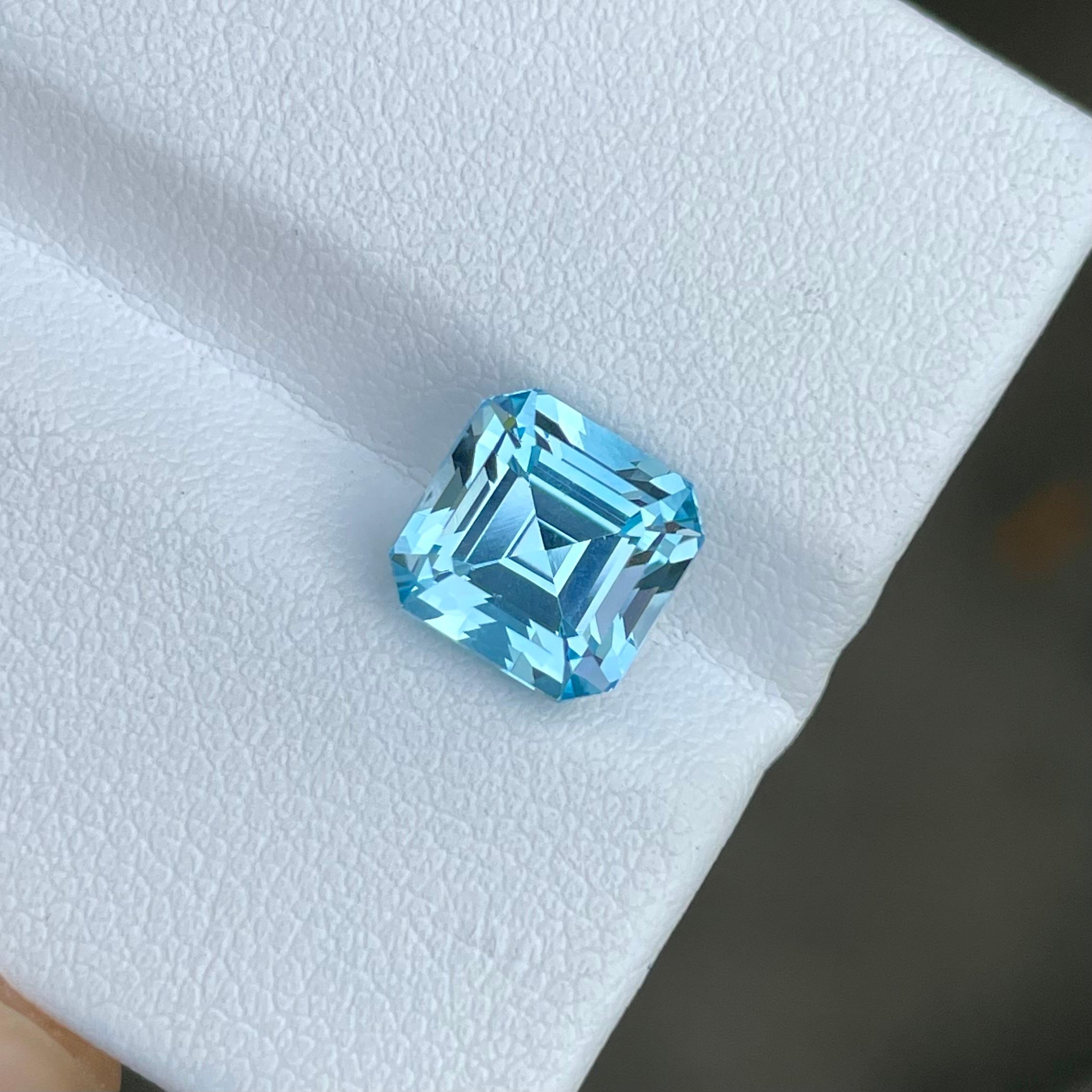 Moderne Brilliance de topaze bleue suisse de 4,60 carats, pierre précieuse naturelle de Madagascar de taille Asscher en vente