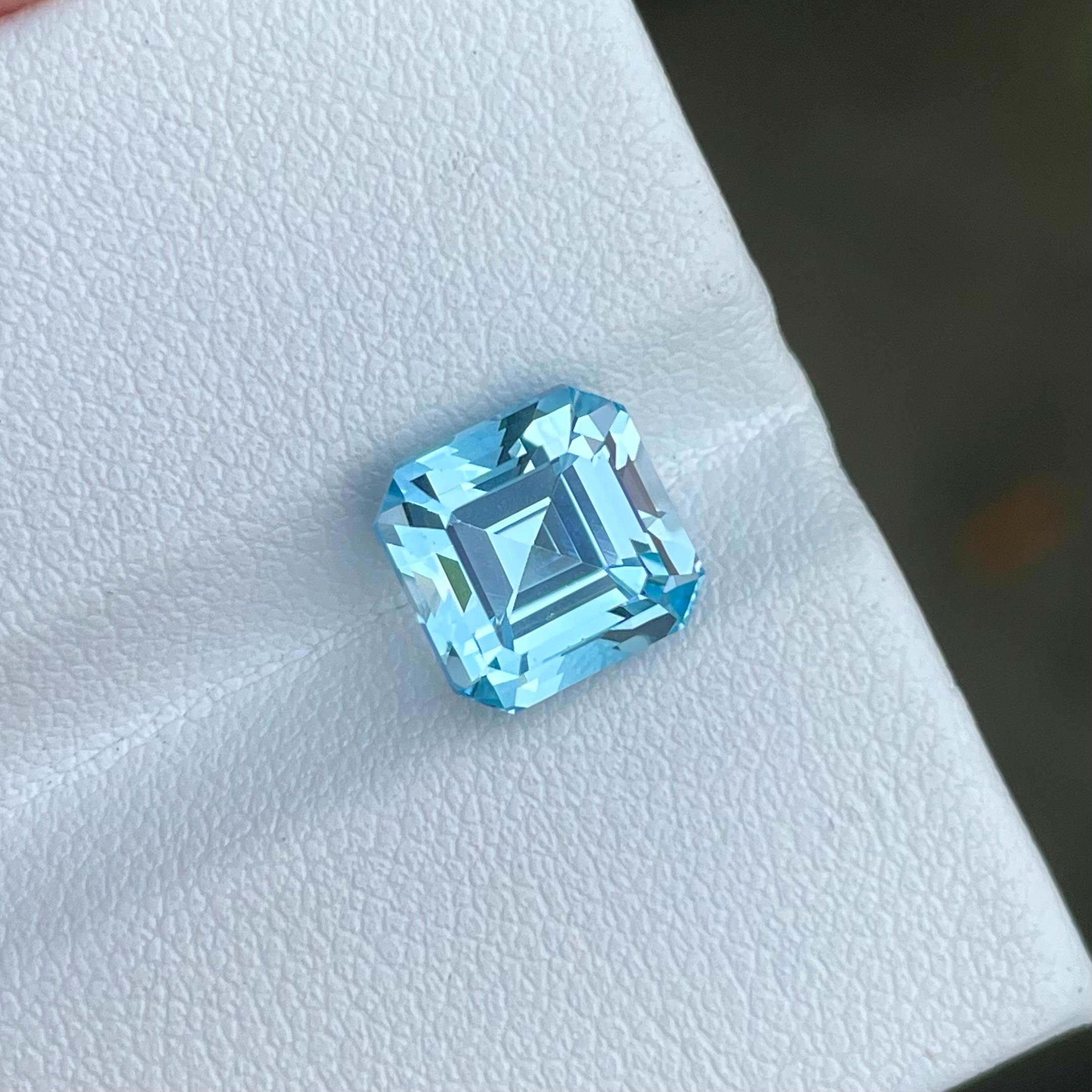 Modern Brilliance of Swiss Blue Topaz 4.60 carats Asscher Cut Natural Madagascar's Gem For Sale