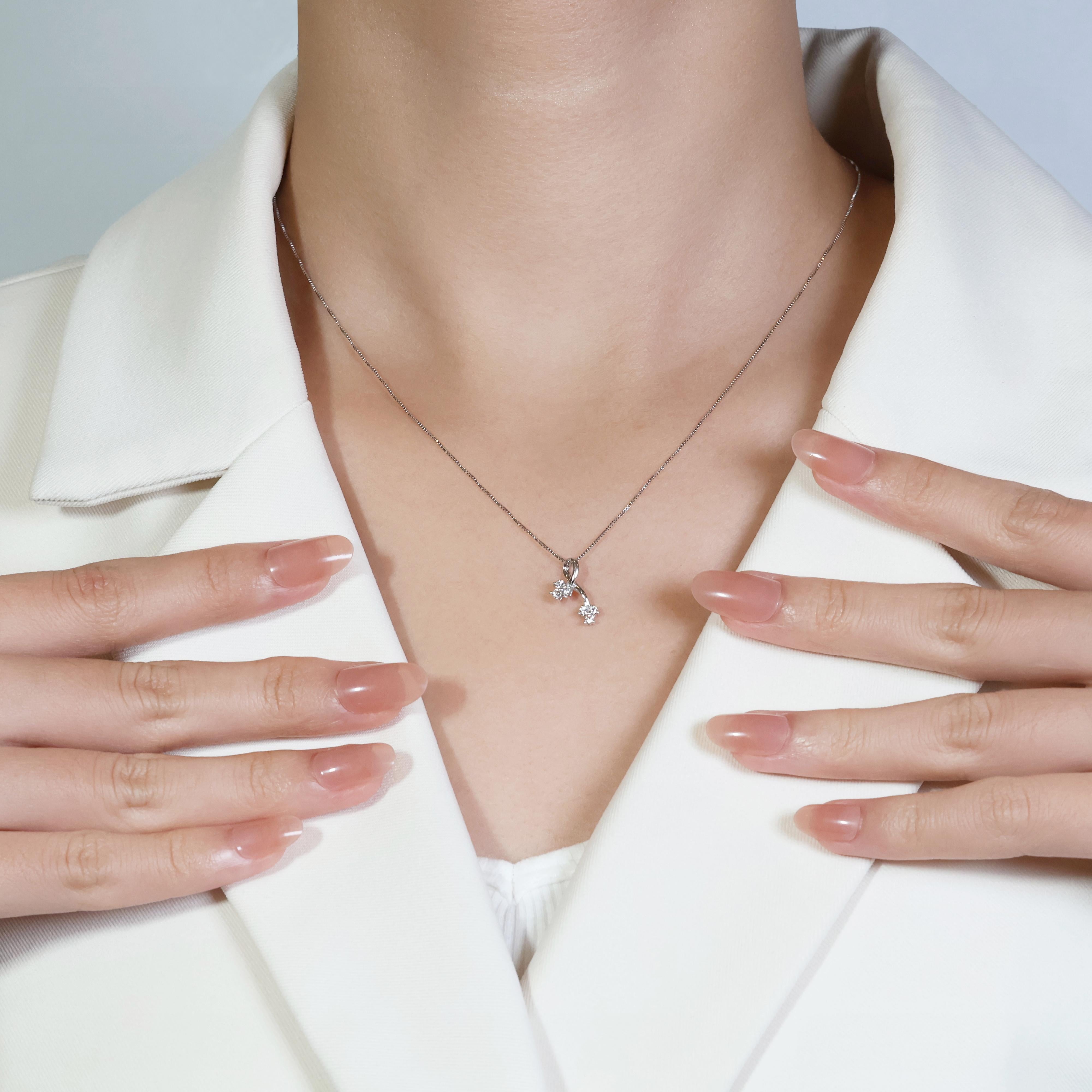 This elegant 18K white gold necklace is adorned with 6 sparkling round brilliant diamonds, offering a total carat weight of 0.12ct. The diamonds are of exceptional quality, graded F in colour and VS in clarity, ensuring a bright and clear