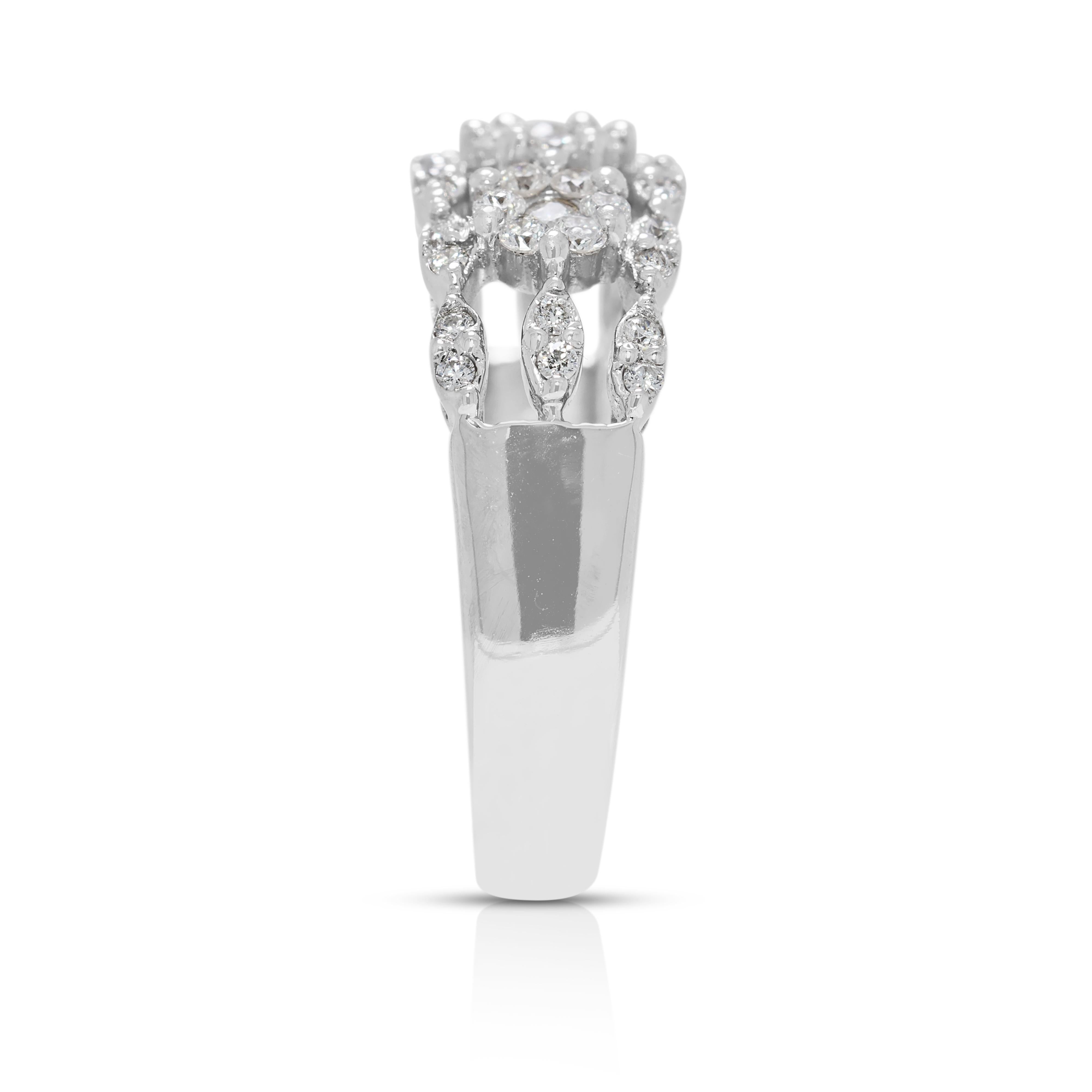Brilliante bague en or blanc 18 carats ornée d'un diamant naturel de 0,35 ct. Pour femmes en vente