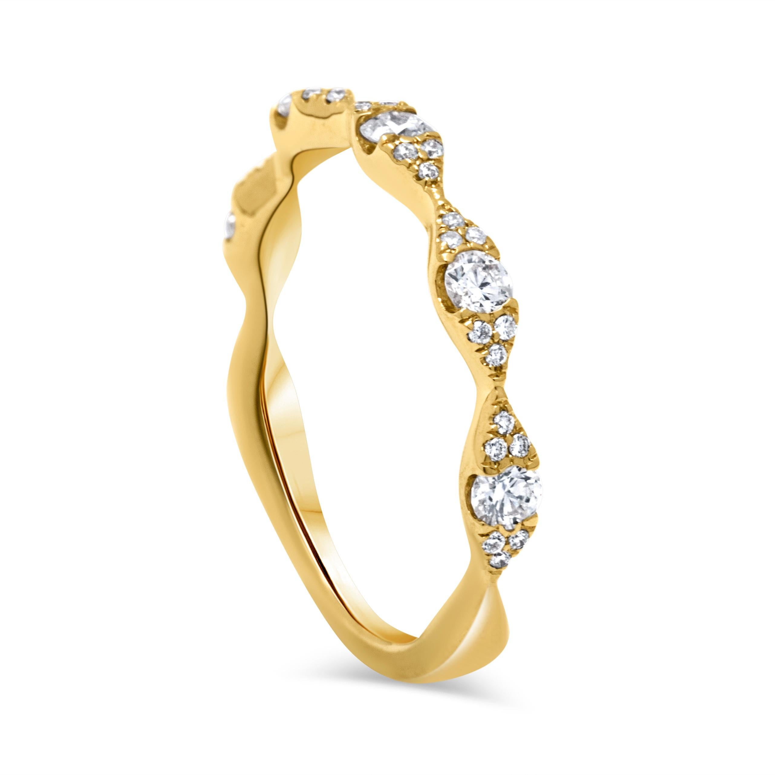 Bague de mode en or jaune 14k, ornée de diamants ronds totalisant 0,41 carats. Les diamants sont classés F-G pour la couleur, ce qui signifie qu'ils sont presque incolores et d'excellente qualité, et ont un indice de pureté SI (Slightly Included),