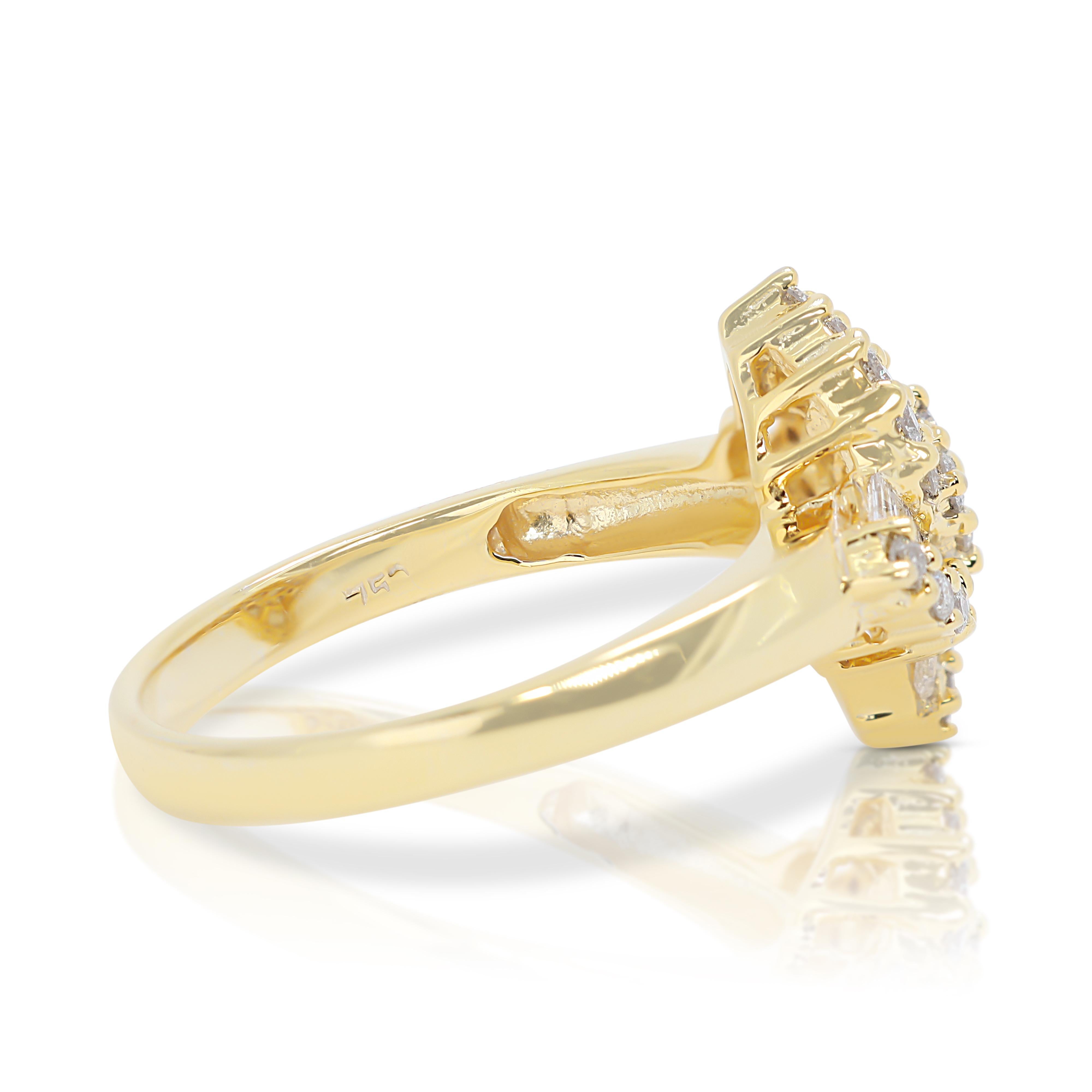 Brilliant 0.42ct Diamonds Cluster Ring in 18K Yellow Gold For Sale 2
