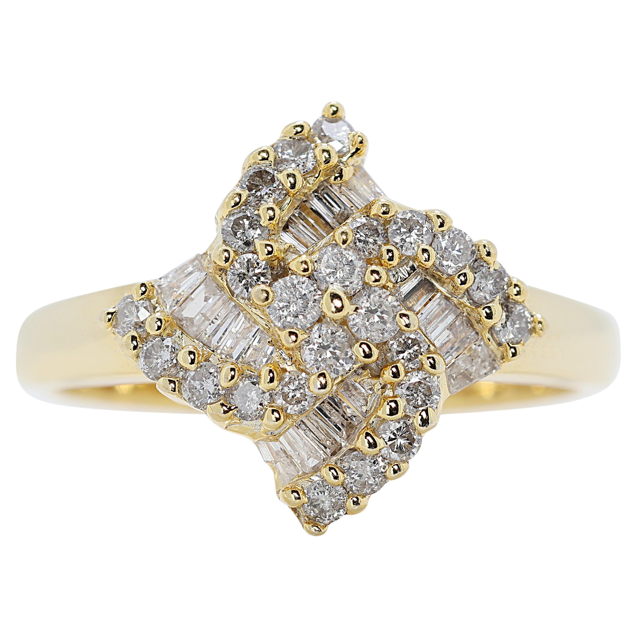 Brilliant 0.42ct Diamonds Cluster Ring in 18K Yellow Gold For Sale