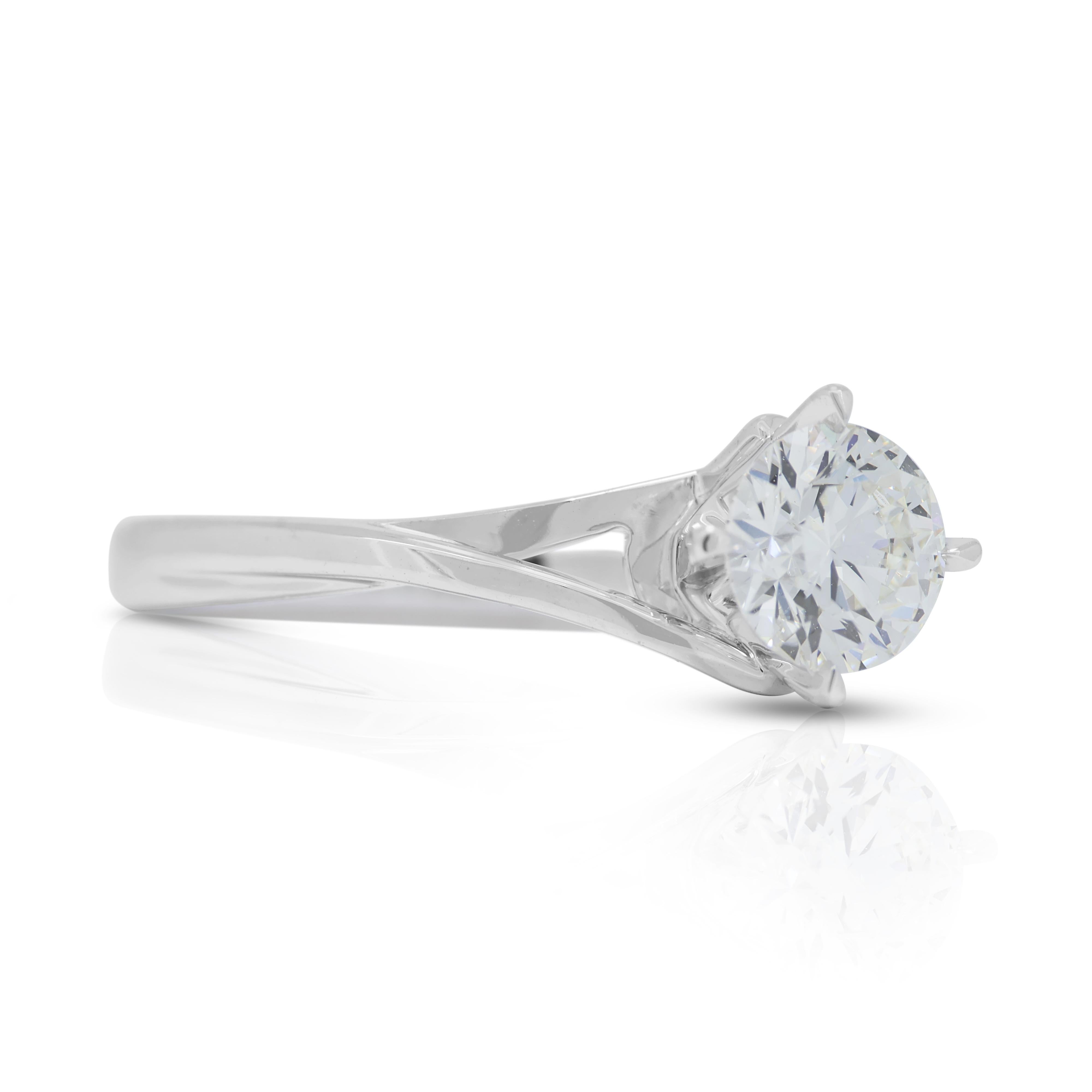 Bague solitaire brillante de 0,51 carat en or blanc 18 carats Excellent état - En vente à רמת גן, IL