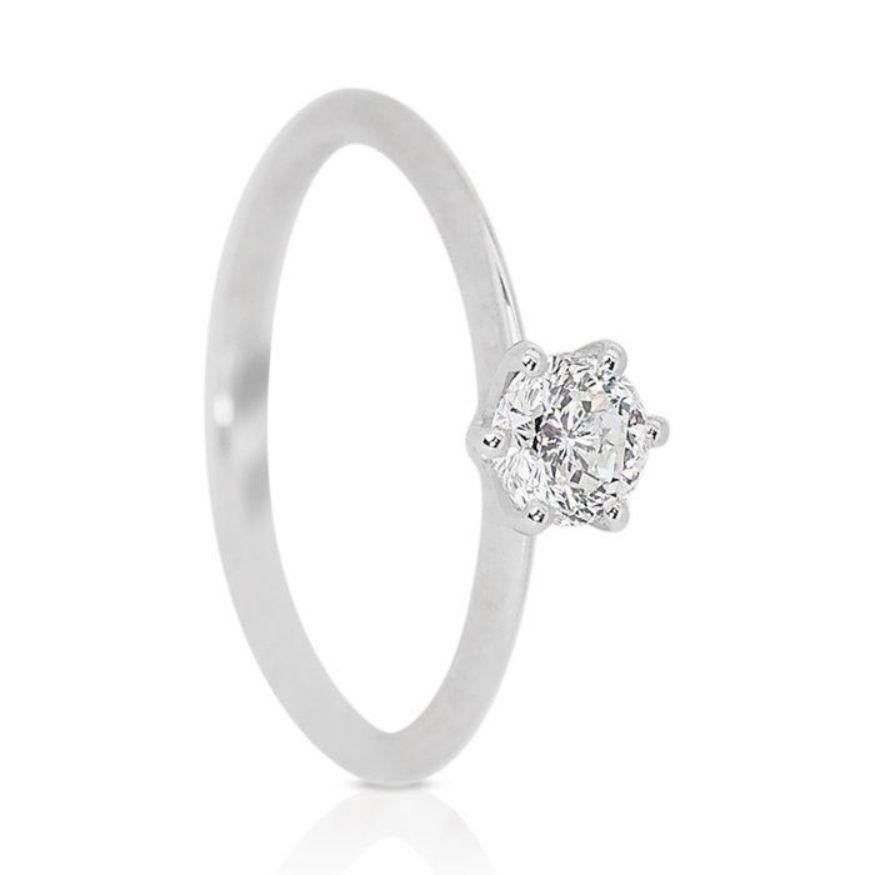 Brillanter 0,51ct Solitär-Diamantring in schimmerndem 18K Weißgold (Rundschliff) im Angebot