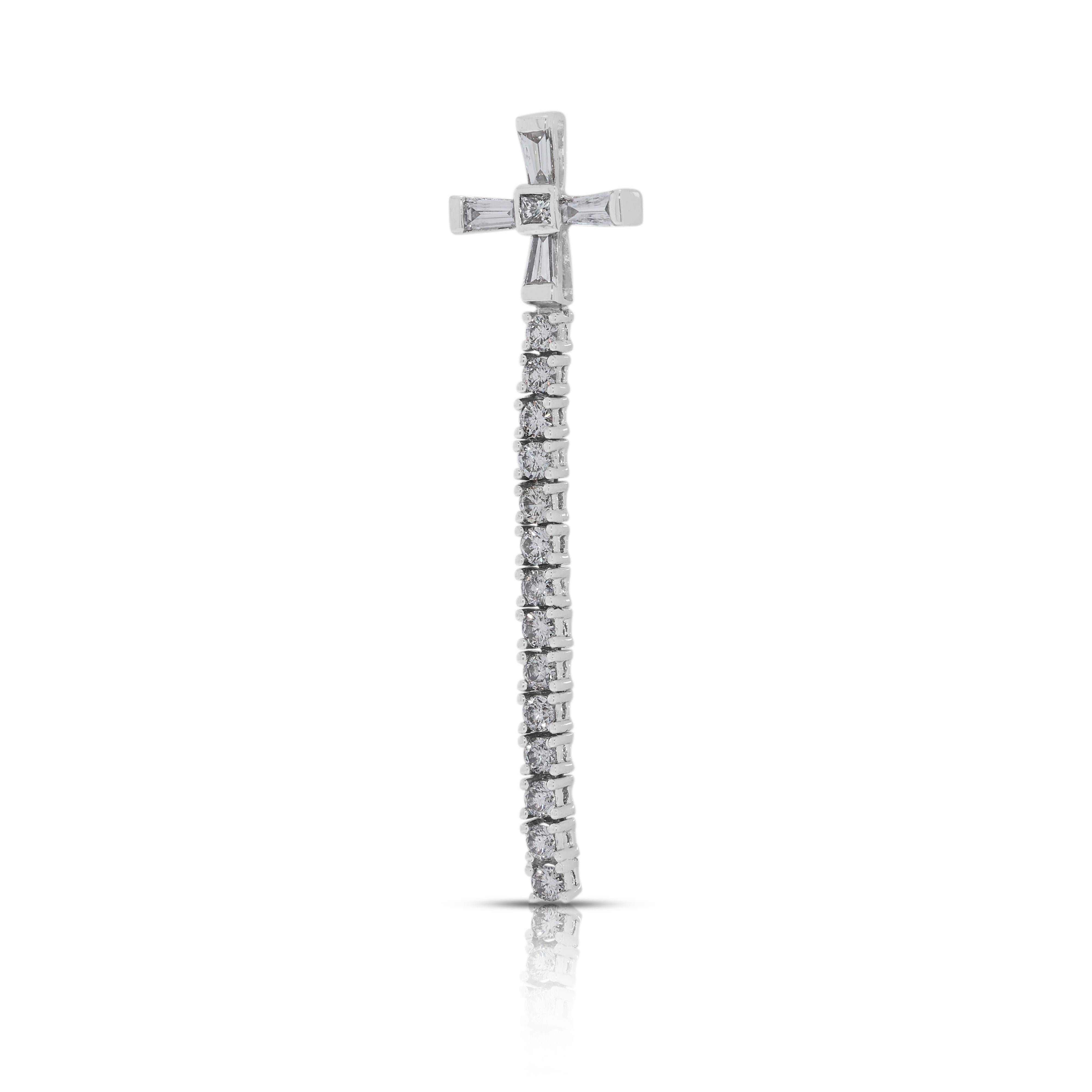 Pendentif en or blanc 18 carats orné d'un diamant naturel de 0,55 ct Brilliante Excellent état - En vente �à רמת גן, IL