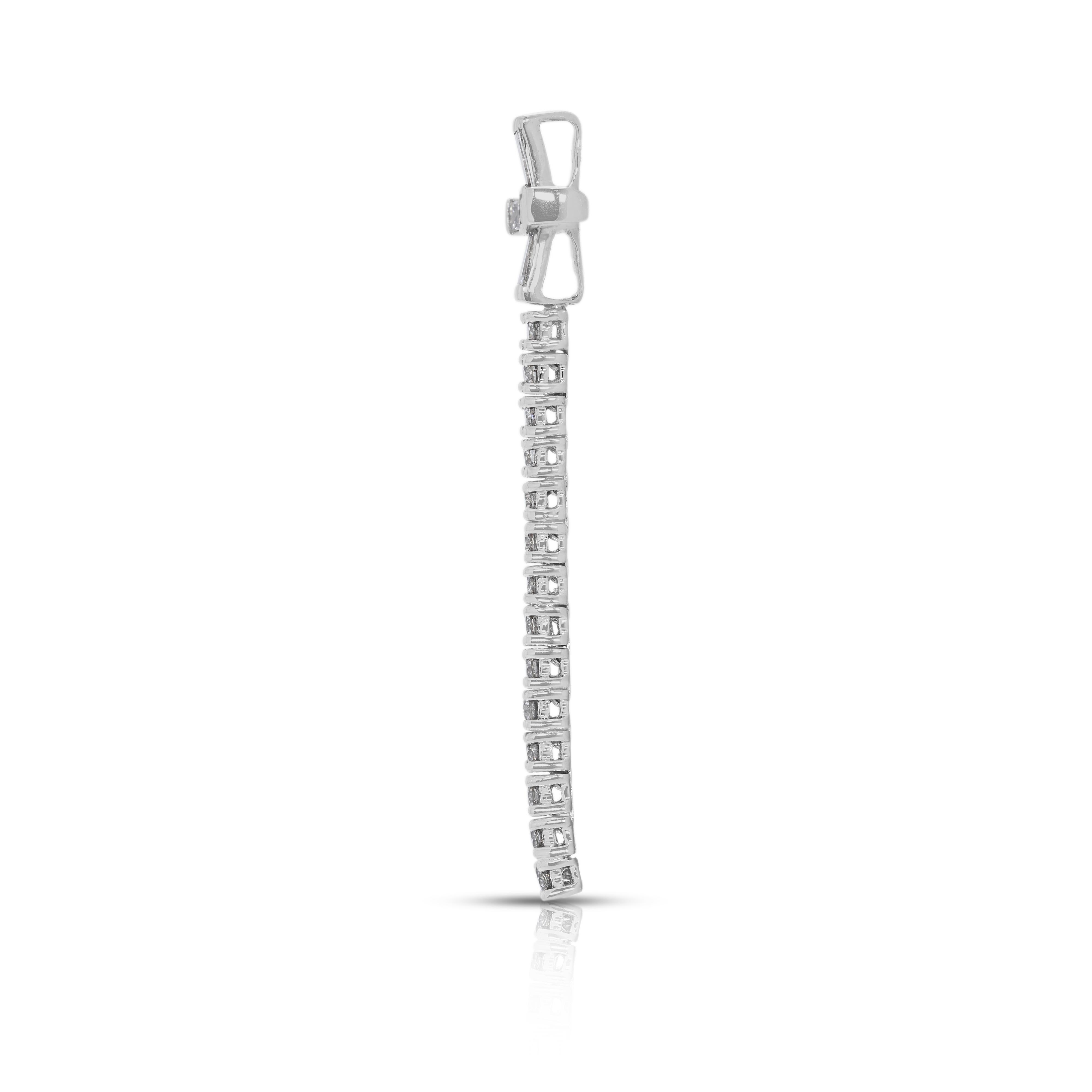 Pendentif en or blanc 18 carats orné d'un diamant naturel de 0,55 ct Brilliante Pour femmes en vente