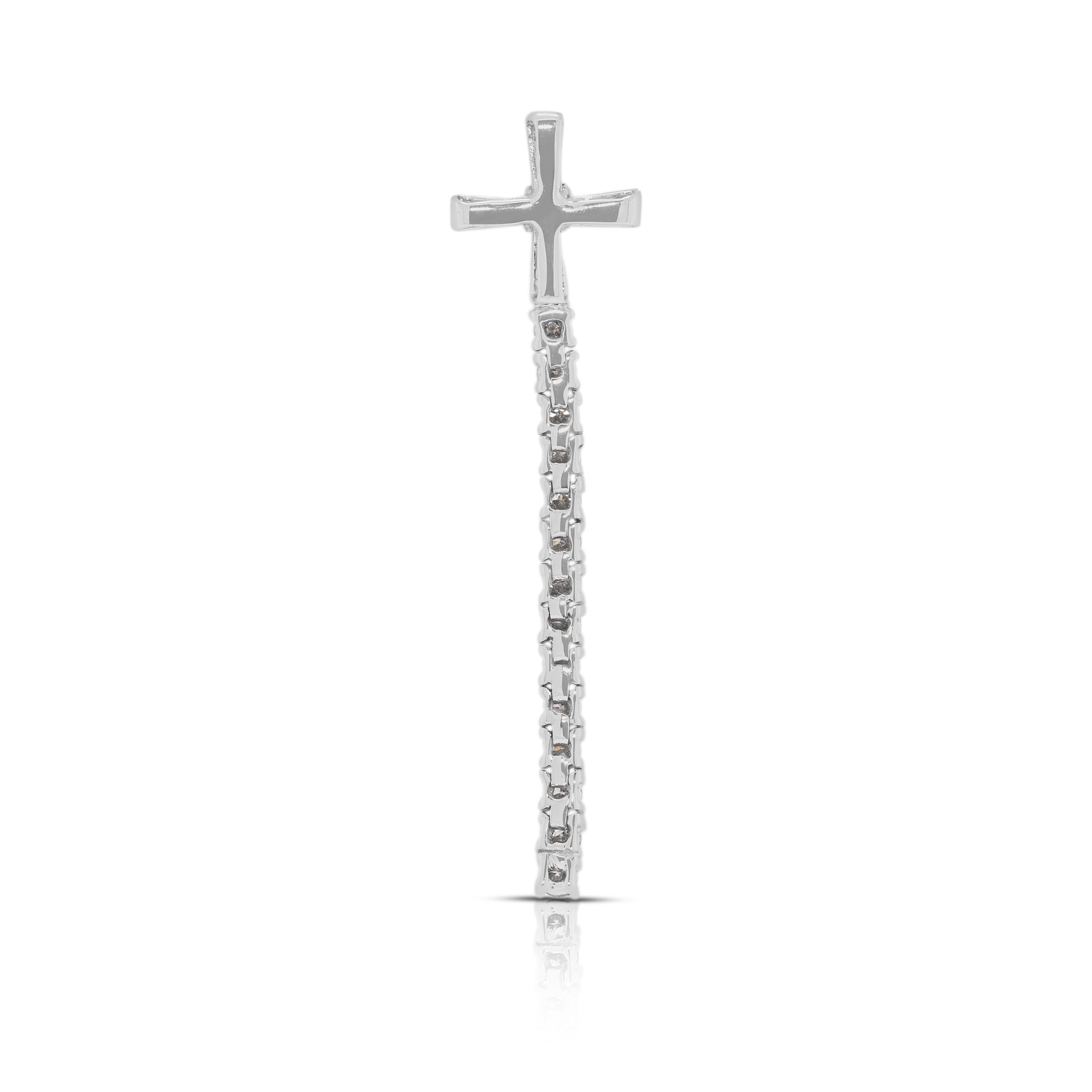 Pendentif en or blanc 18 carats orné d'un diamant naturel de 0,55 ct Brilliante en vente 1