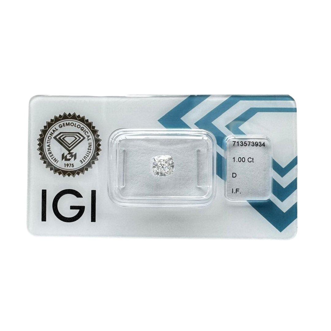 Brillant 1.00ct Double Excellent Ideal Cut Cushion-Shaped Diamond - IGI zertifiziert

Als strahlendes Symbol der Perfektion besticht dieser 1,00-Karat-Diamant im Kissenschliff durch seine zeitlose Form und erstklassige Qualität. Sein doppelt