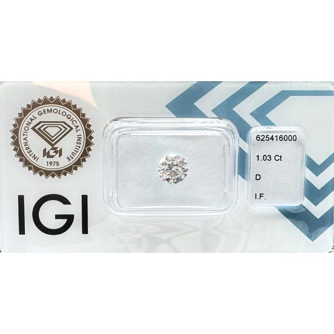 Brilliante 1,03ct Ideal Cut Round Diamond - IGI Certified

Un magnifique diamant rond brillant de 1,03 carat protégé dans un blister de sécurité, ce diamant est protégé et présenté d'une manière qui garantit sa valeur et son intégrité. Ce diamant