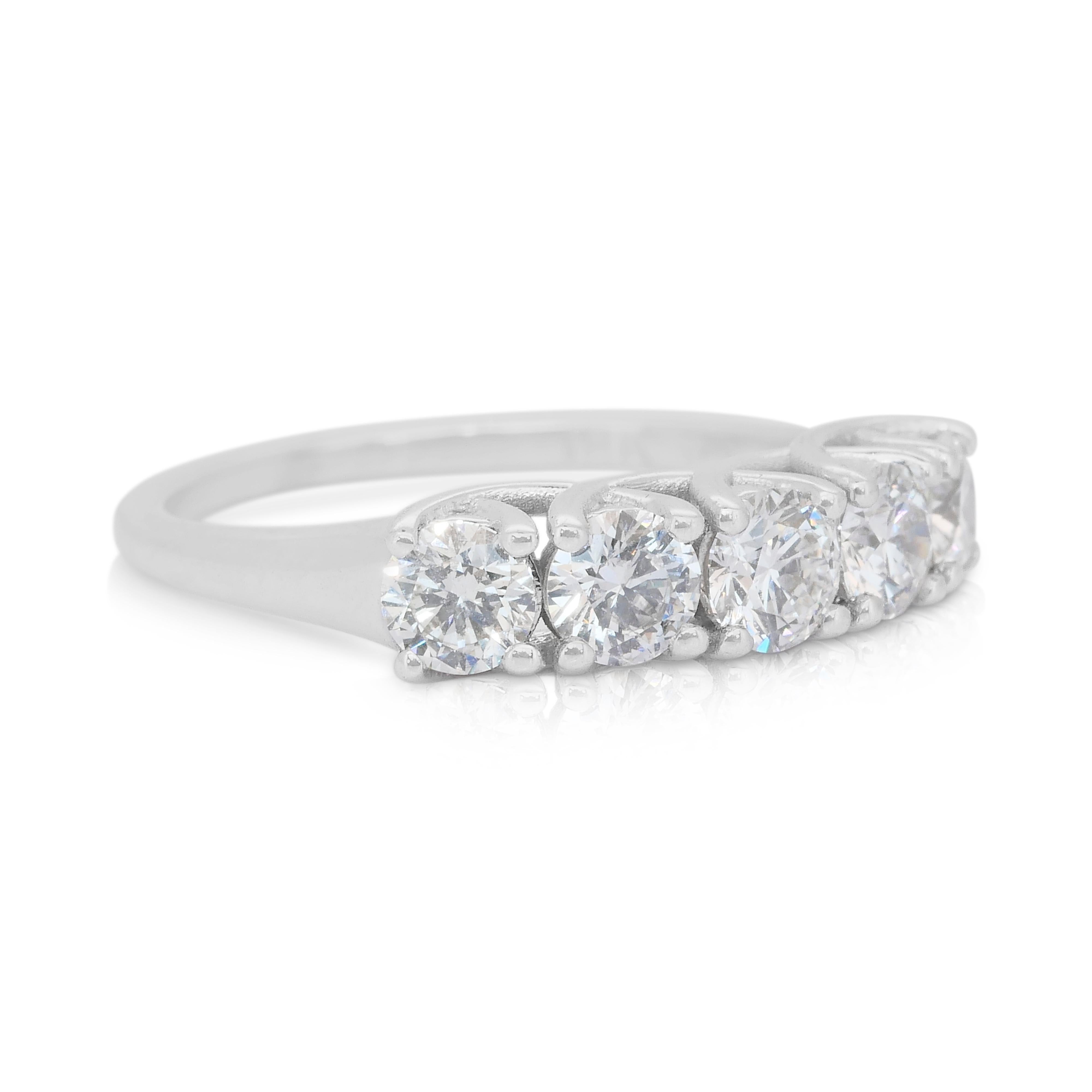 Brilliant 1.12ct Diamonds 5-Stones Ring in 18k White Gold - IGI Certified In New Condition For Sale In רמת גן, IL