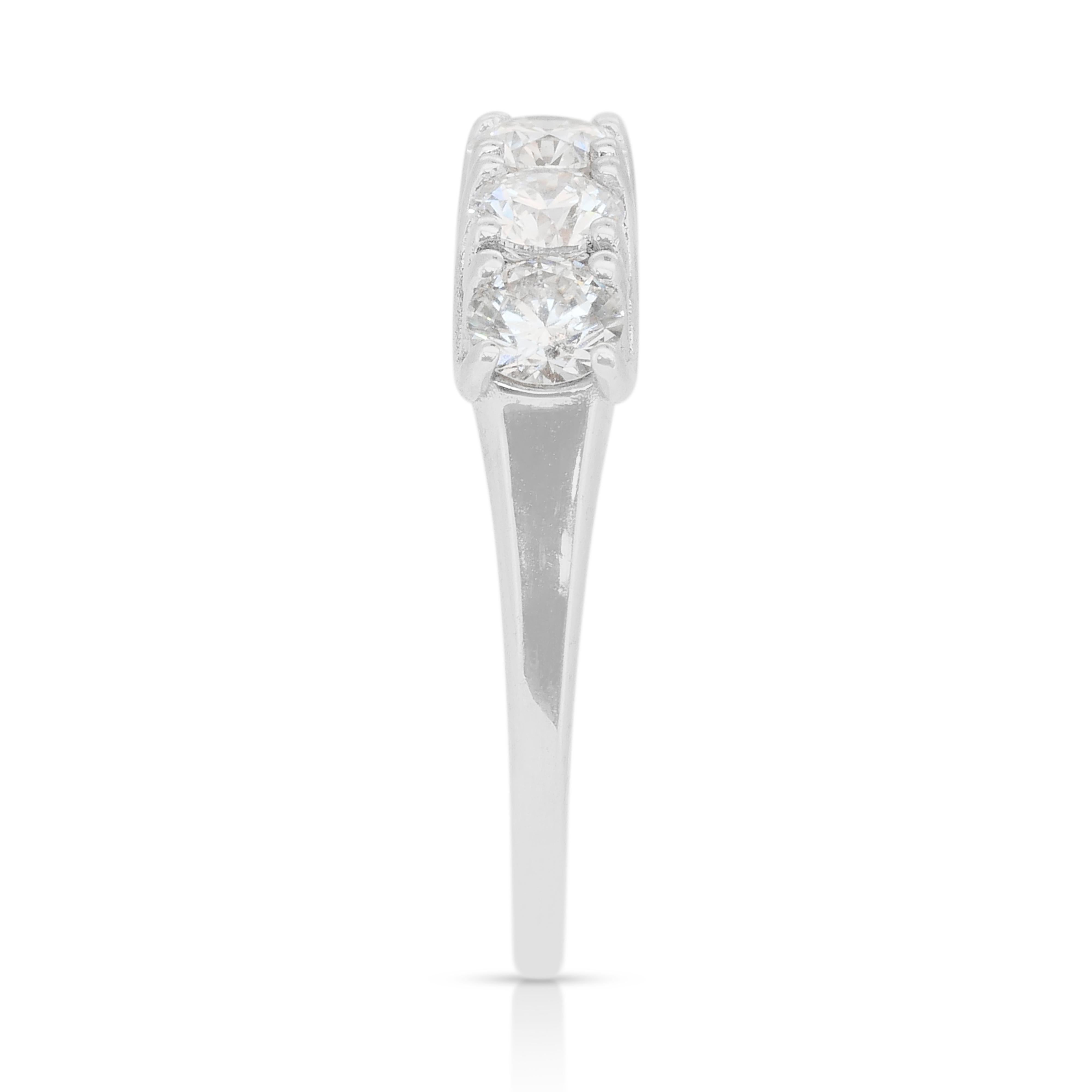Brilliant 1.12ct Diamonds 5-Stones Ring in 18k White Gold - IGI Certified For Sale 2