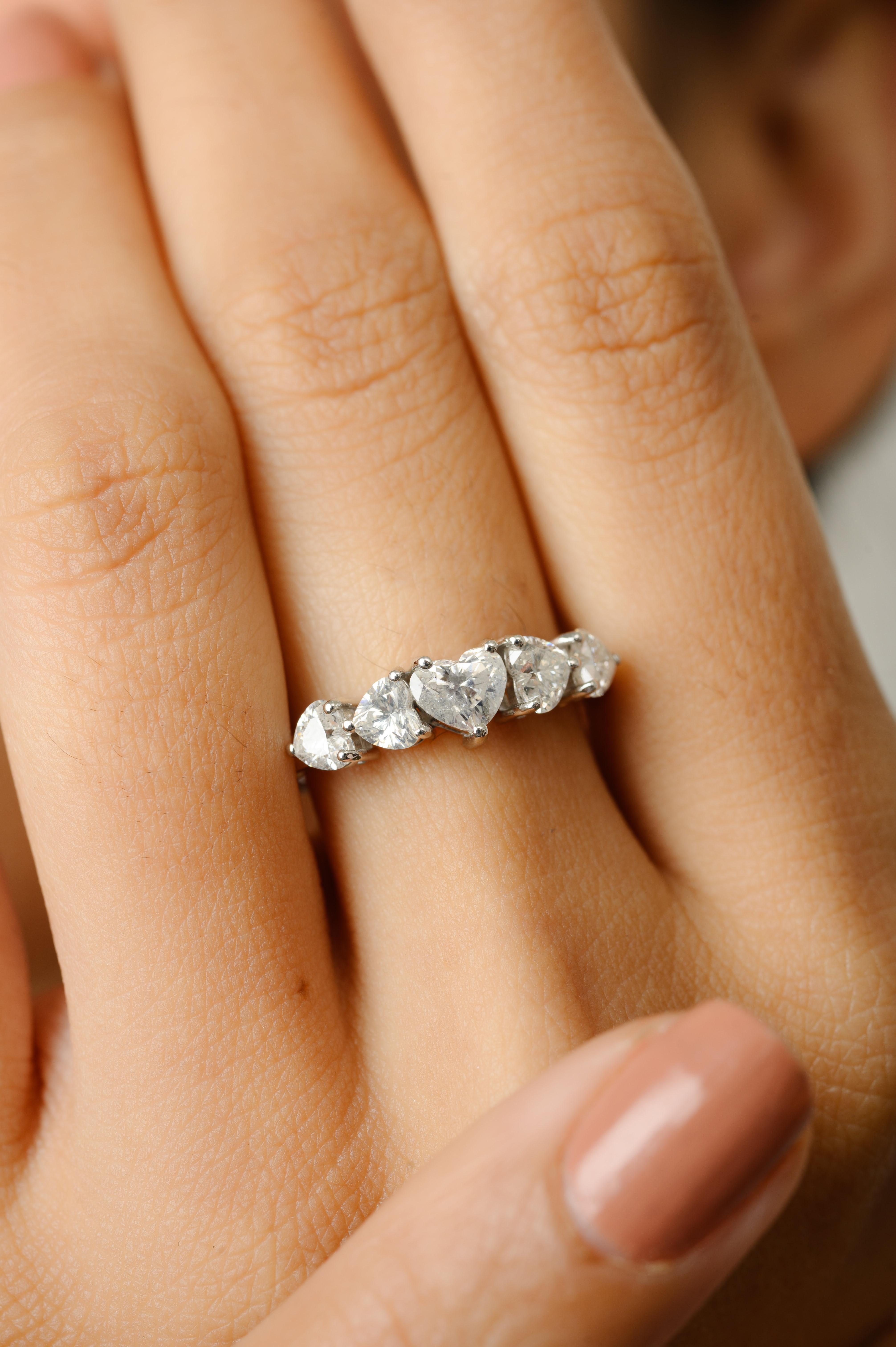 En vente :  Bague de fiançailles à cinq diamants en or blanc massif 18 carats 2