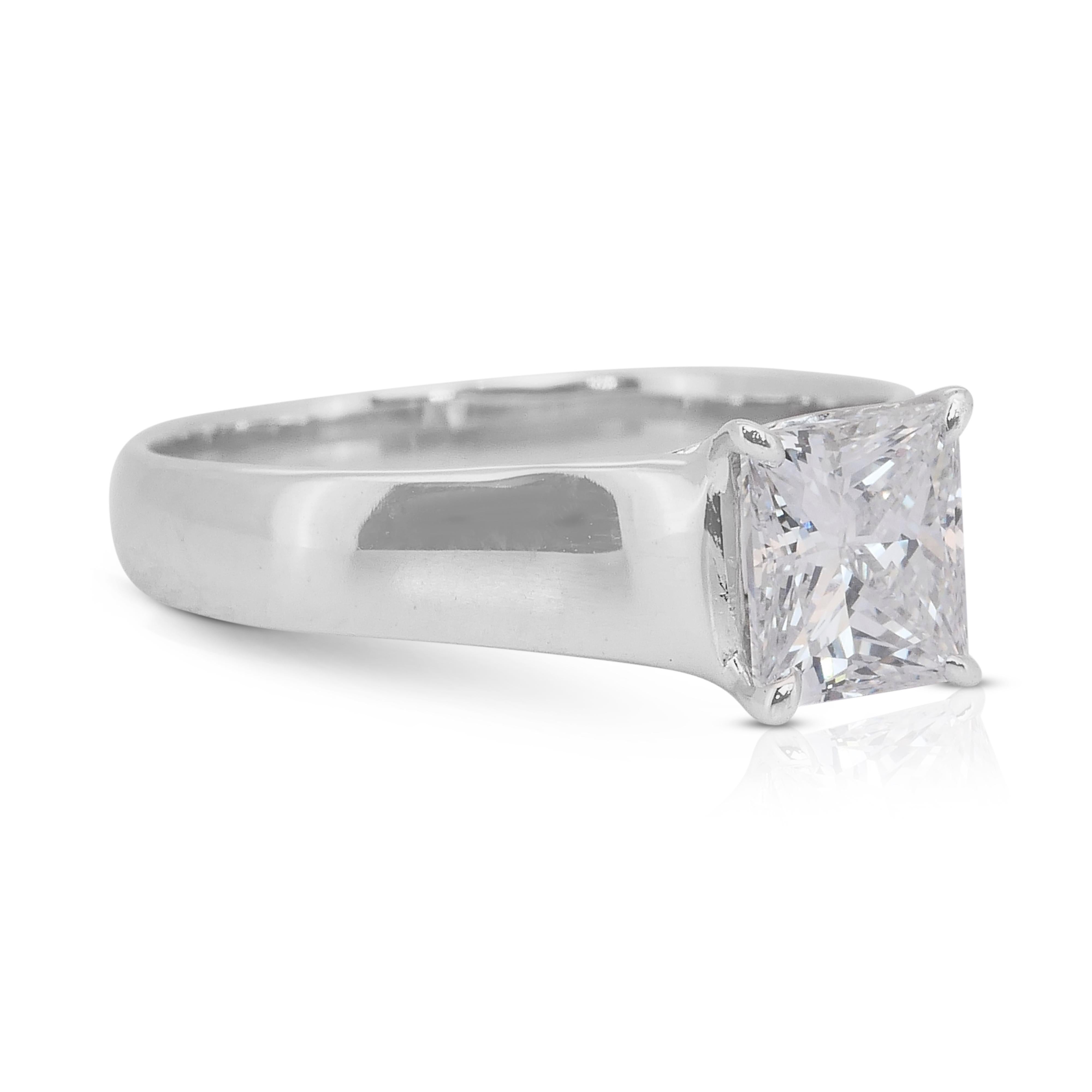 Solitär-Ring aus 18 Karat Weißgold mit Brillanten und 1,30 Karat Diamanten, IGI-zertifiziert im Zustand „Neu“ im Angebot in רמת גן, IL