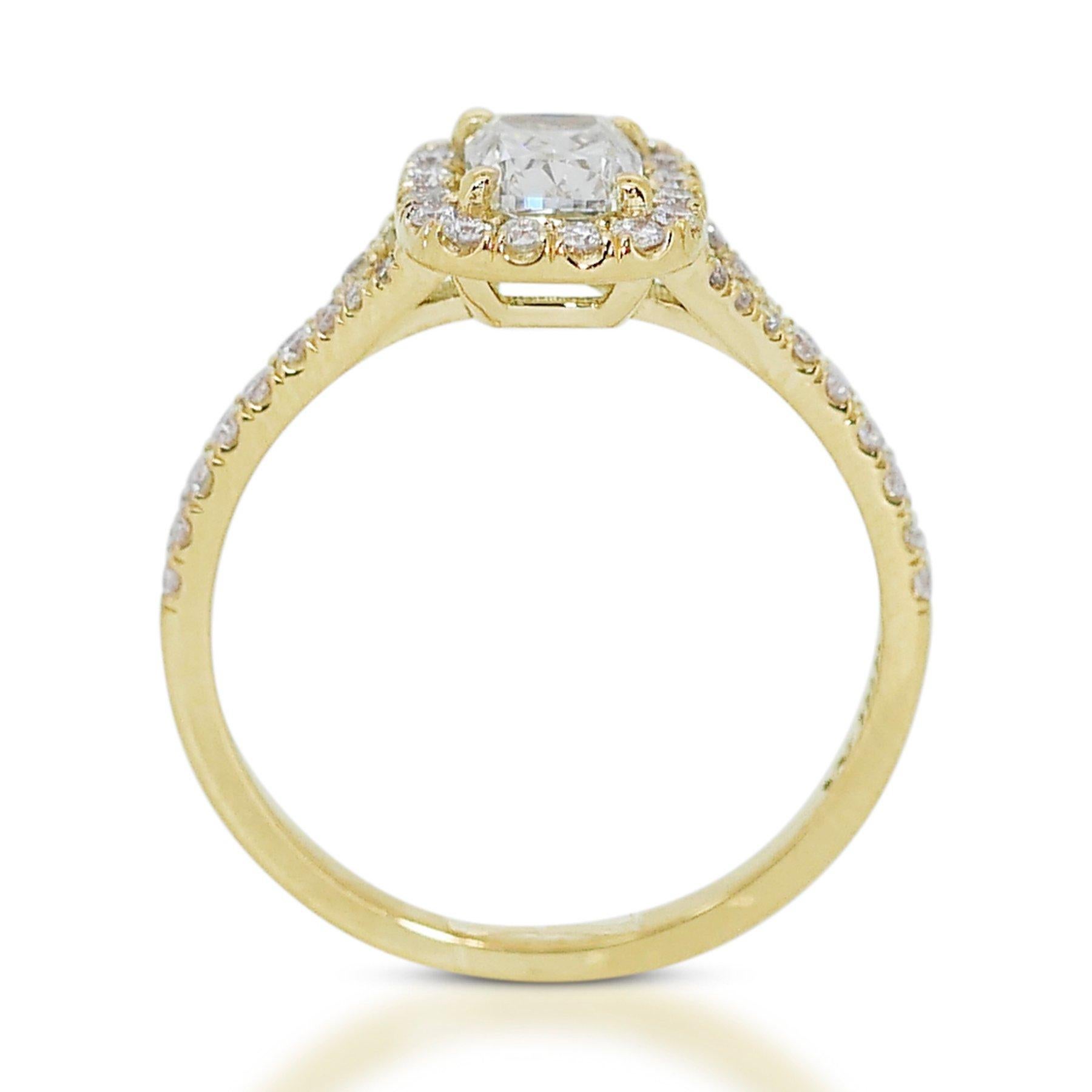 Brilliant 1.33ct Diamond Halo Ring in 18k Yellow Gold – GIA Certified For Sale 1