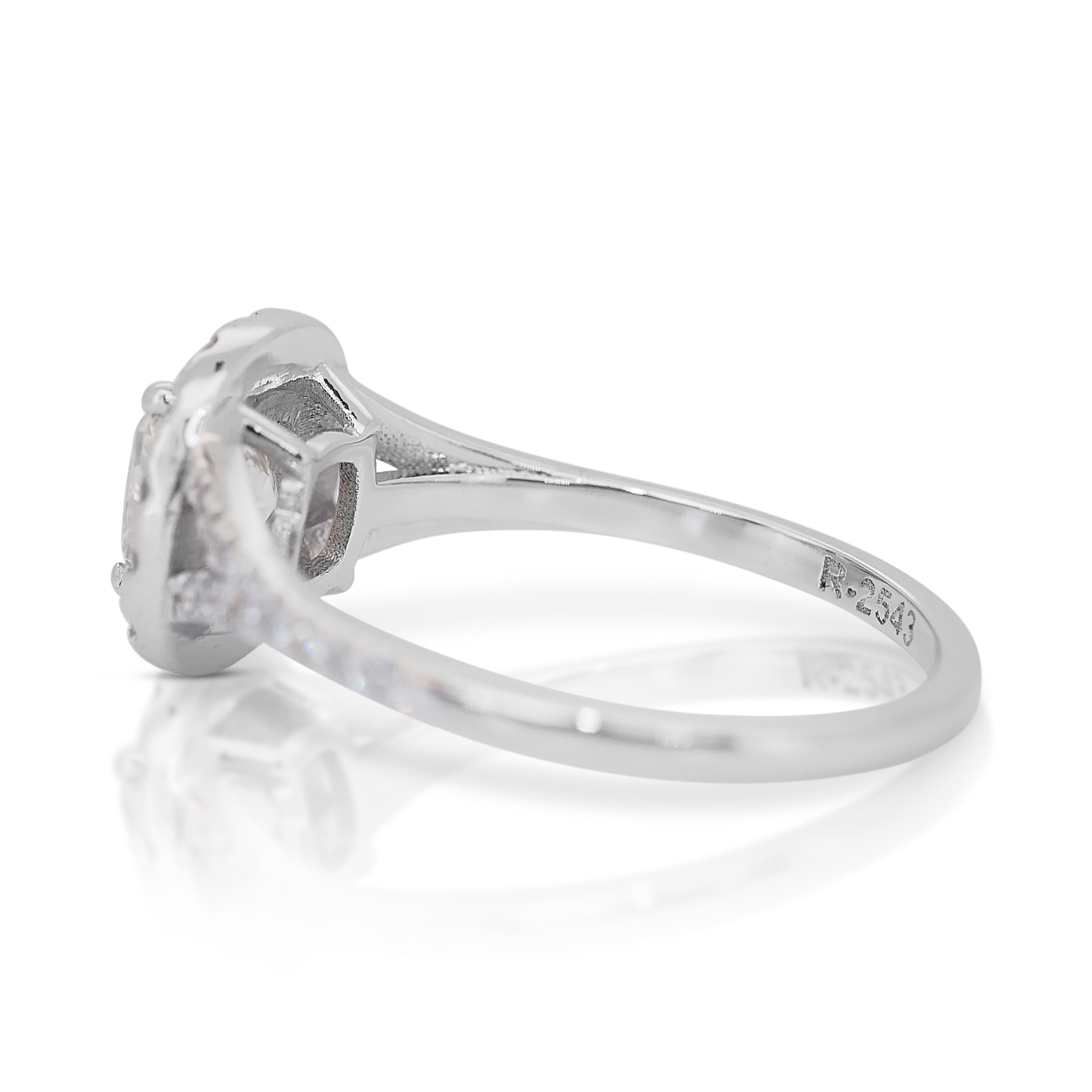 Brillant 1,45ct Diamant Halo Ring in 18k Weißgold - IGI zertifiziert (Kissenschliff) im Angebot