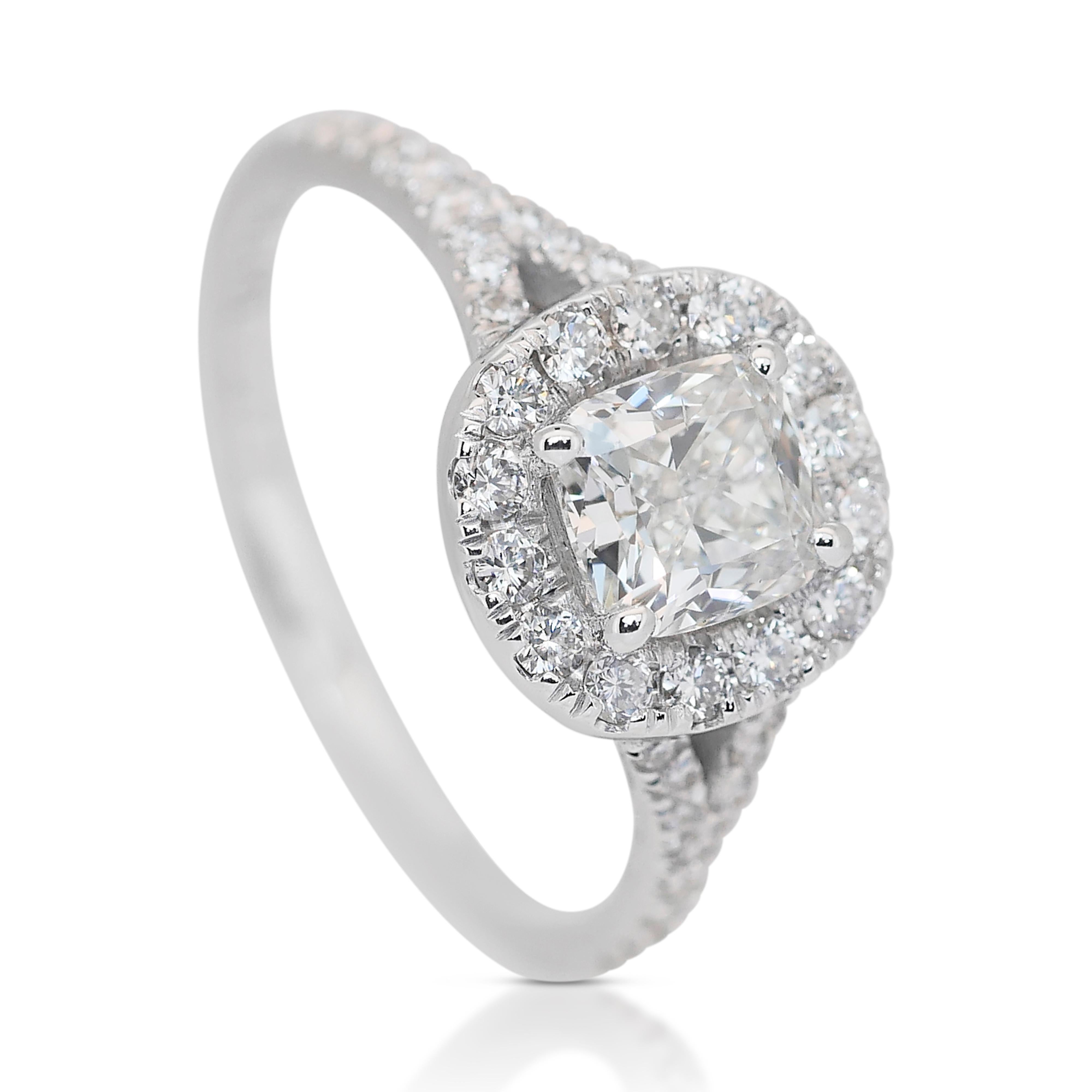 Brillant 1,45ct Diamant Halo Ring in 18k Weißgold - IGI zertifiziert im Zustand „Neu“ im Angebot in רמת גן, IL