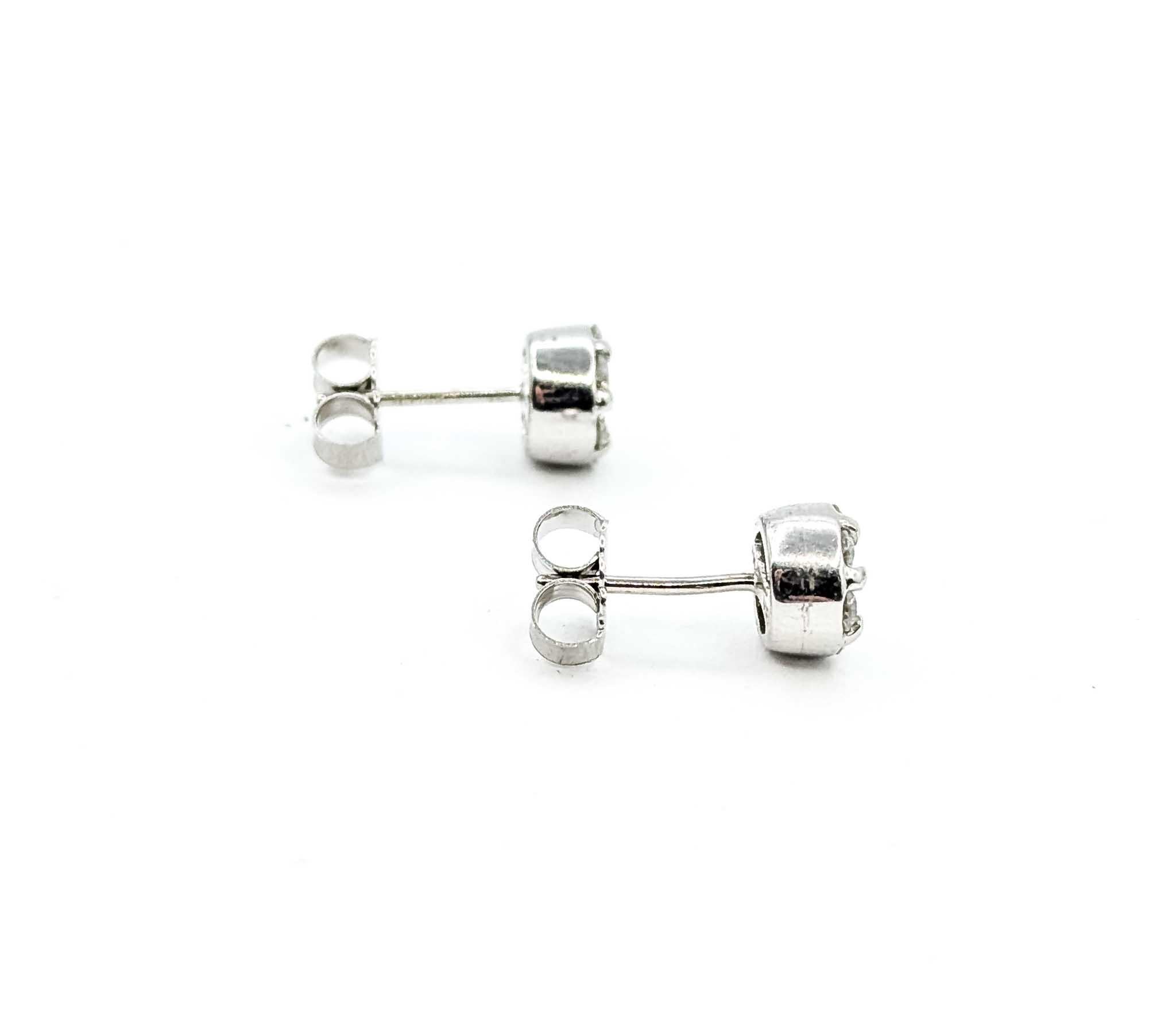 Pendientes brillantes de oro blanco de 14k con racimo de diamantes en Excelente estado para la venta en Bloomington, MN