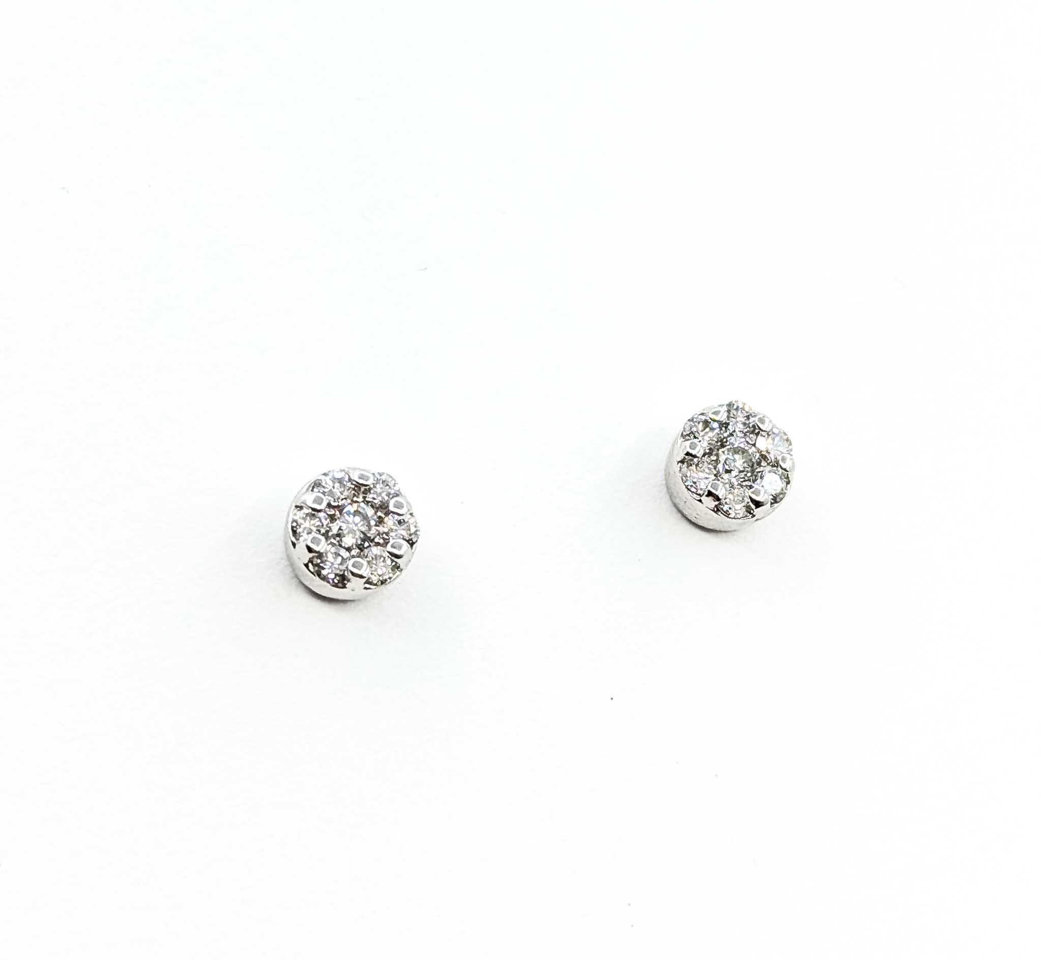 Pendientes brillantes de oro blanco de 14k con racimo de diamantes en venta 2