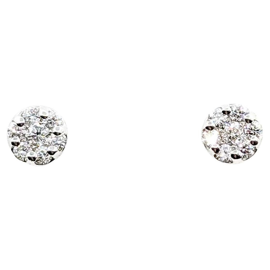Pendientes brillantes de oro blanco de 14k con racimo de diamantes
