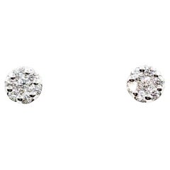 Pendientes brillantes de oro blanco de 14k con racimo de diamantes
