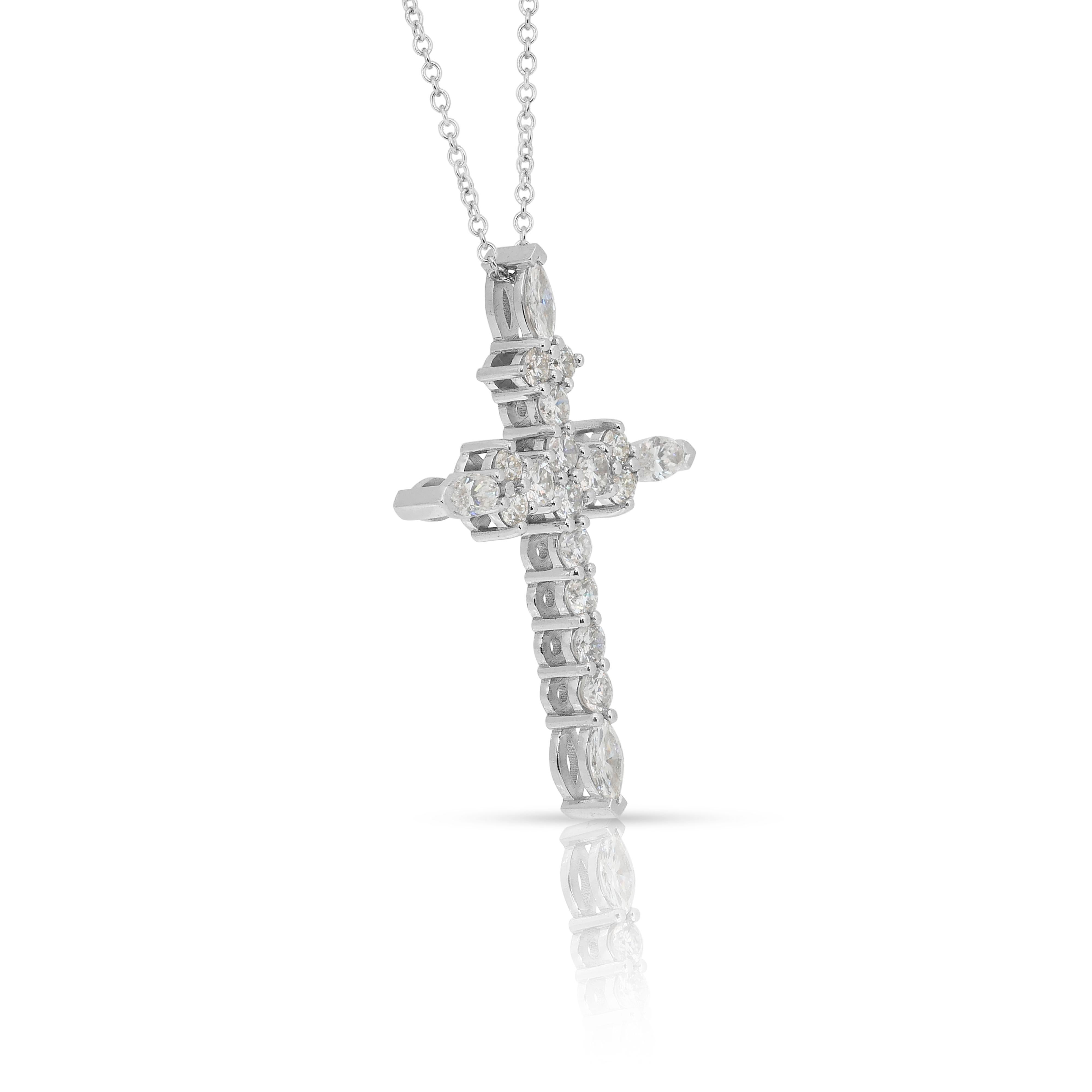 Collana con diamanti Brilliante 1,62ct e ciondolo a croce in oro bianco 18k in vendita 1