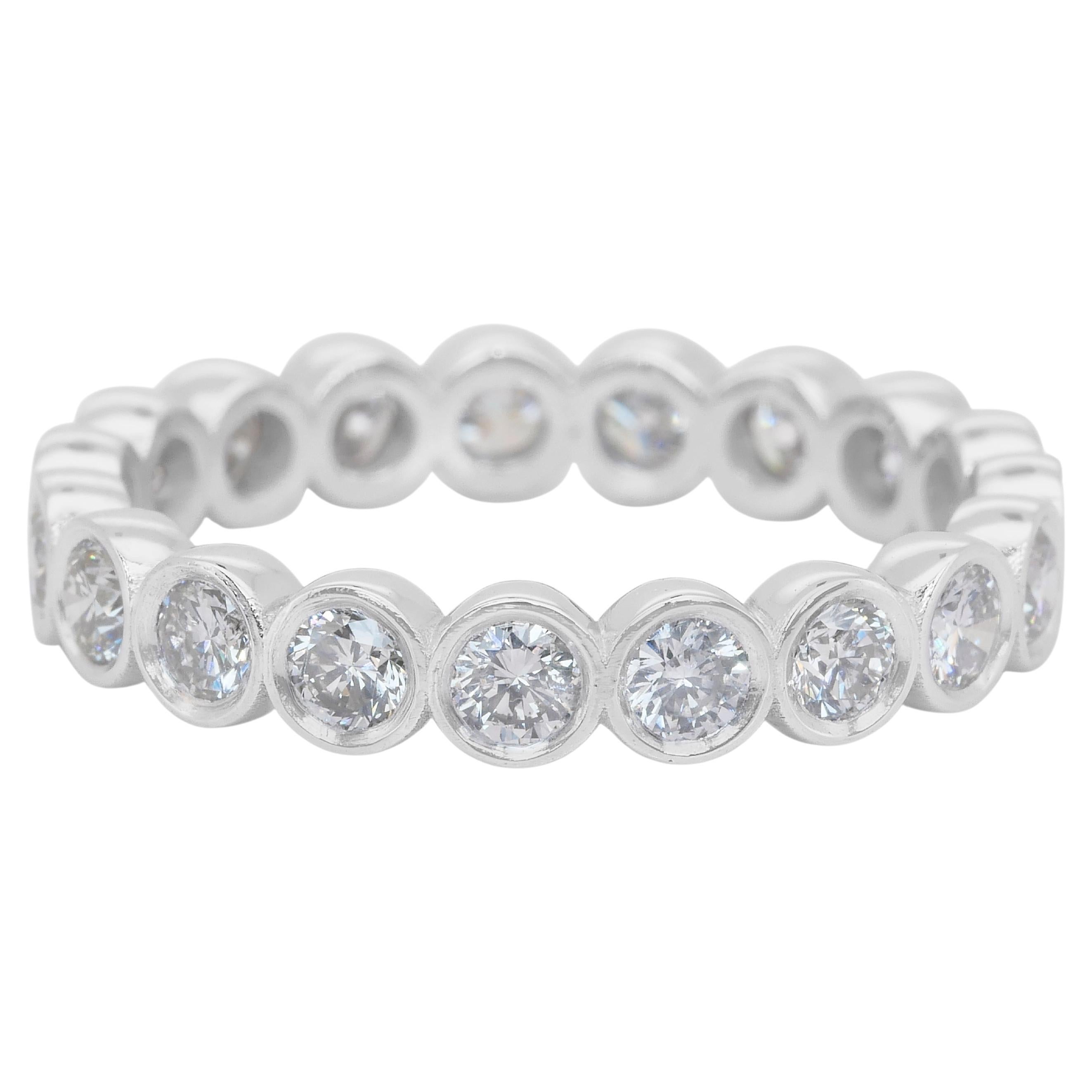 Brillant 1,82ct Diamanten Eternity Ring in 14k Weißgold - IGI zertifiziert im Angebot