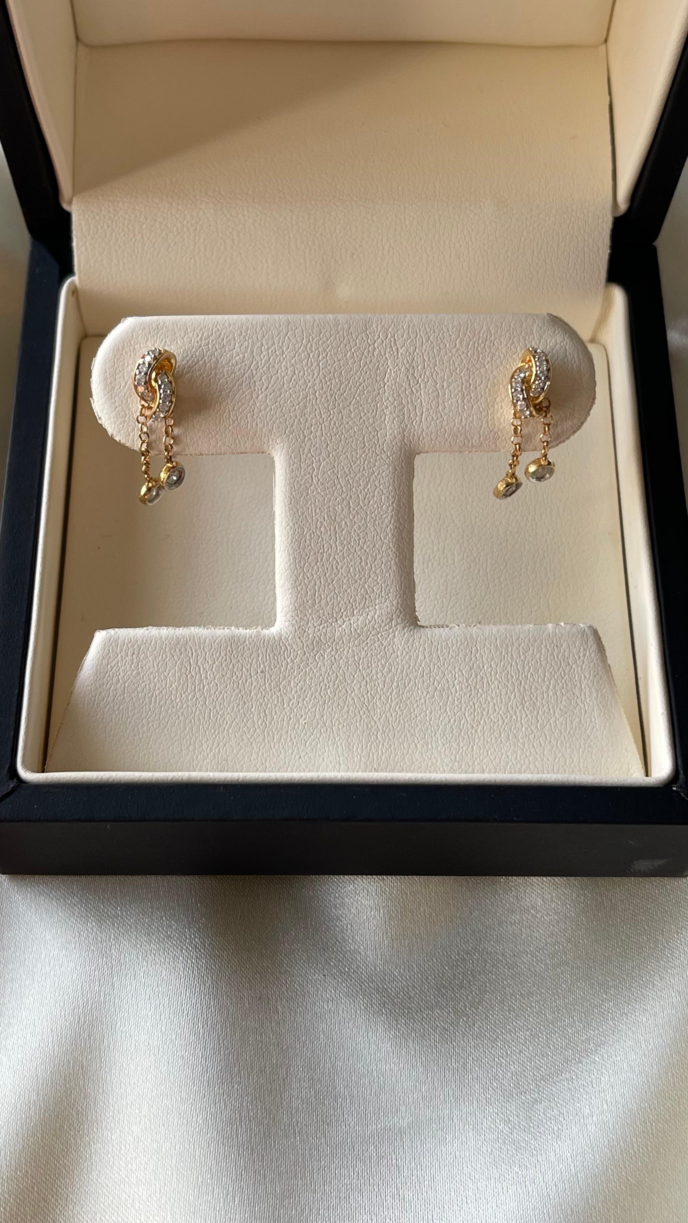 Brillante 18K Gold Diamant Charms Tropfen Ohrringe (Rundschliff) im Angebot